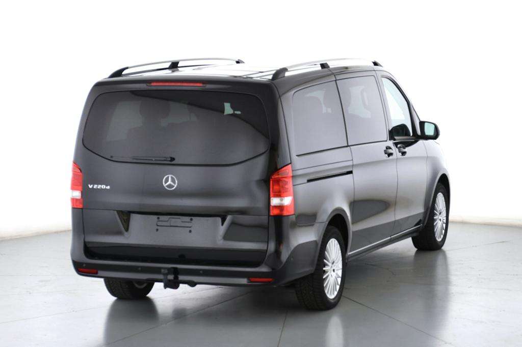 Mercedes-Benz V 220