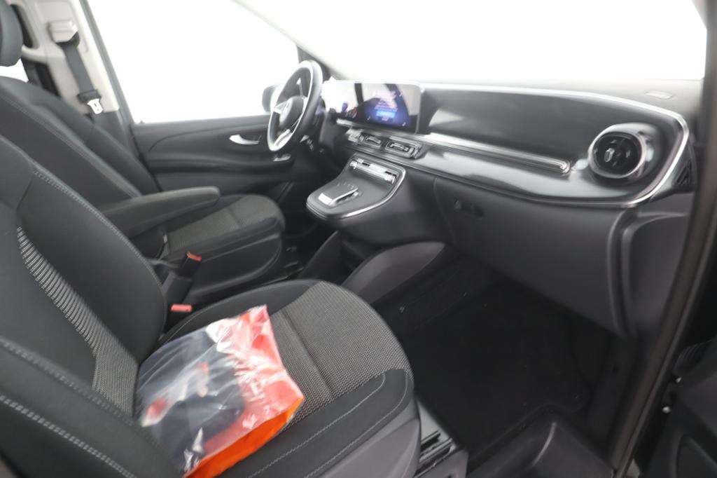 Mercedes-Benz V 220