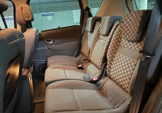 Renault Scenic view 6