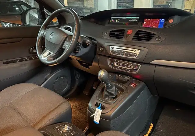 Renault Scenic view 4