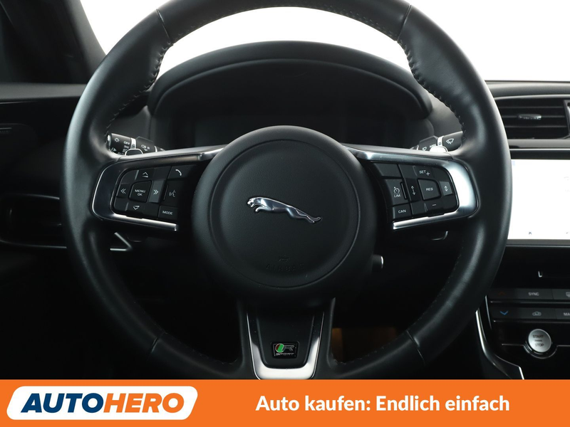 Jaguar XE 20t R-Sport Aut.*NAVI*TEMPO*PDC*SHZ*ALU*KLIMA* — photo 19