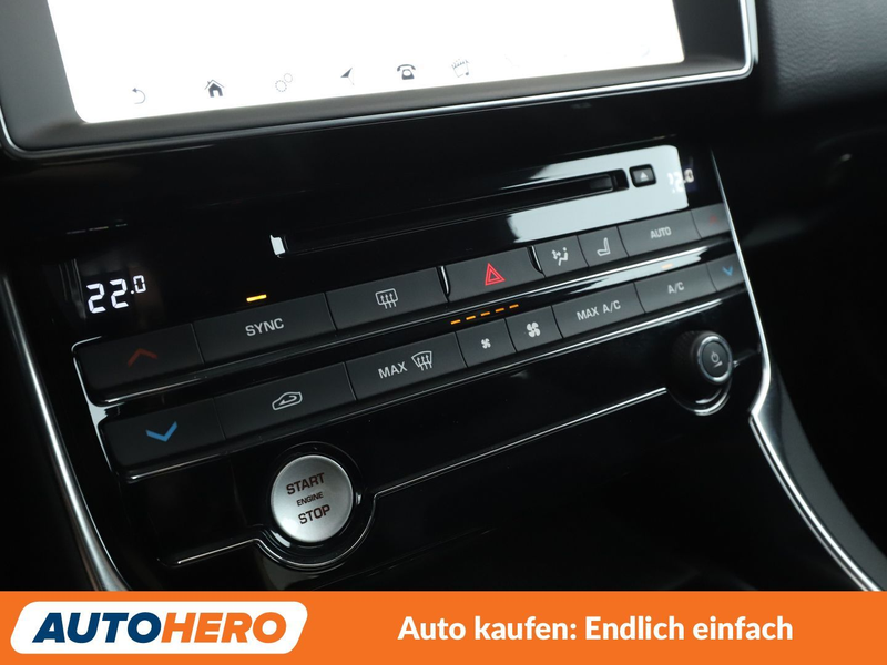Jaguar XE 20t R-Sport Aut.*NAVI*TEMPO*PDC*SHZ*ALU*KLIMA* — photo 23
