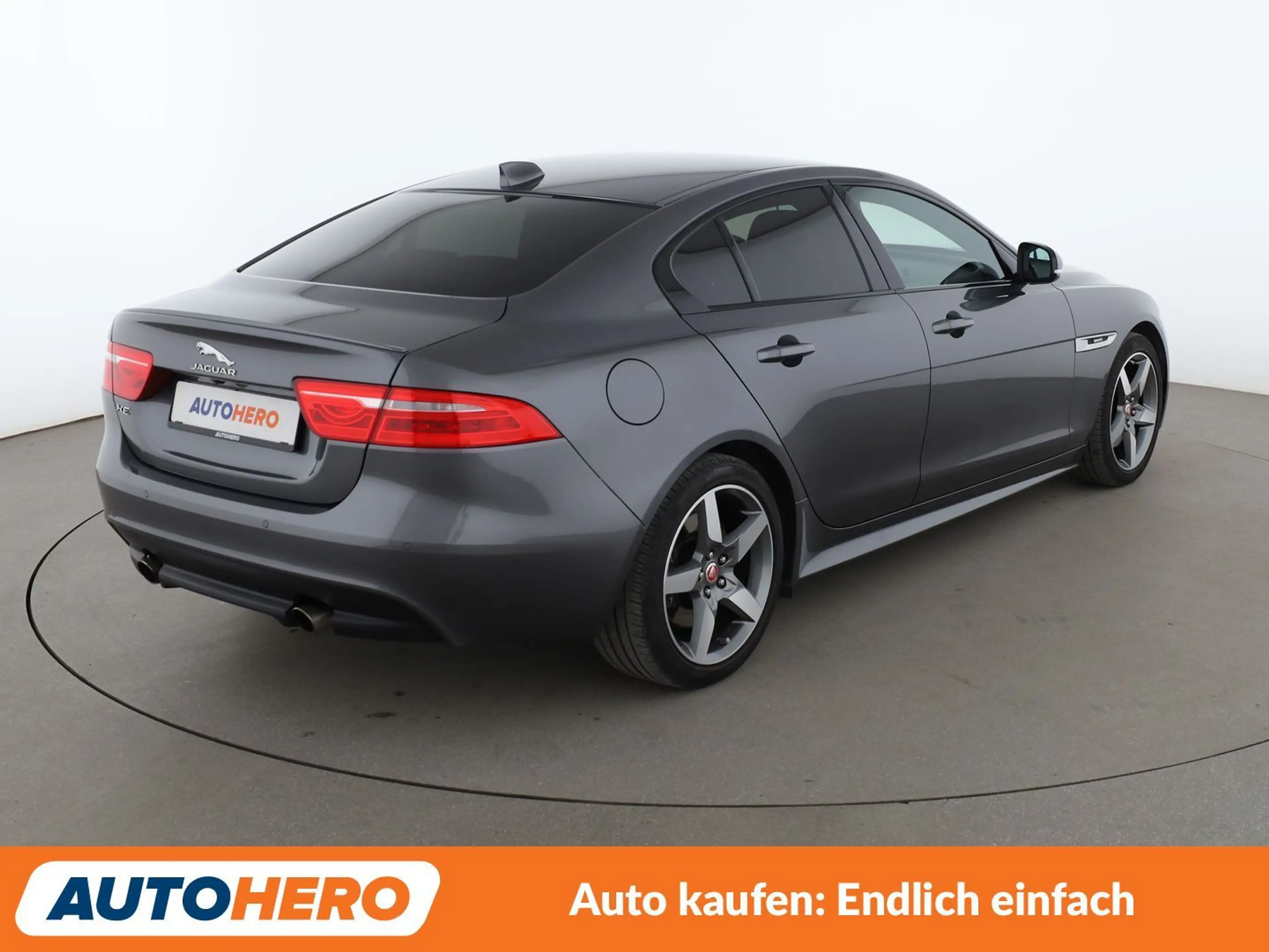 Jaguar XE 20t R-Sport Aut.*NAVI*TEMPO*PDC*SHZ*ALU*KLIMA* — photo 6