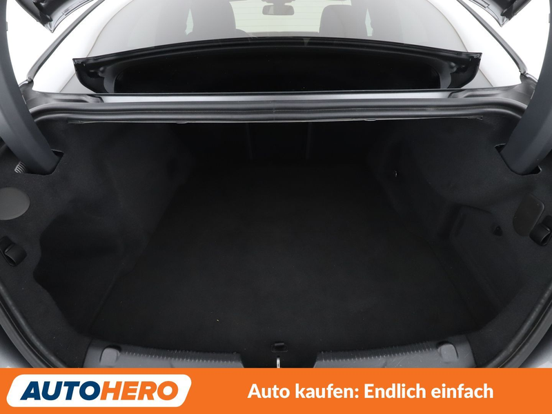 Jaguar XE 20t R-Sport Aut.*NAVI*TEMPO*PDC*SHZ*ALU*KLIMA* — photo 17