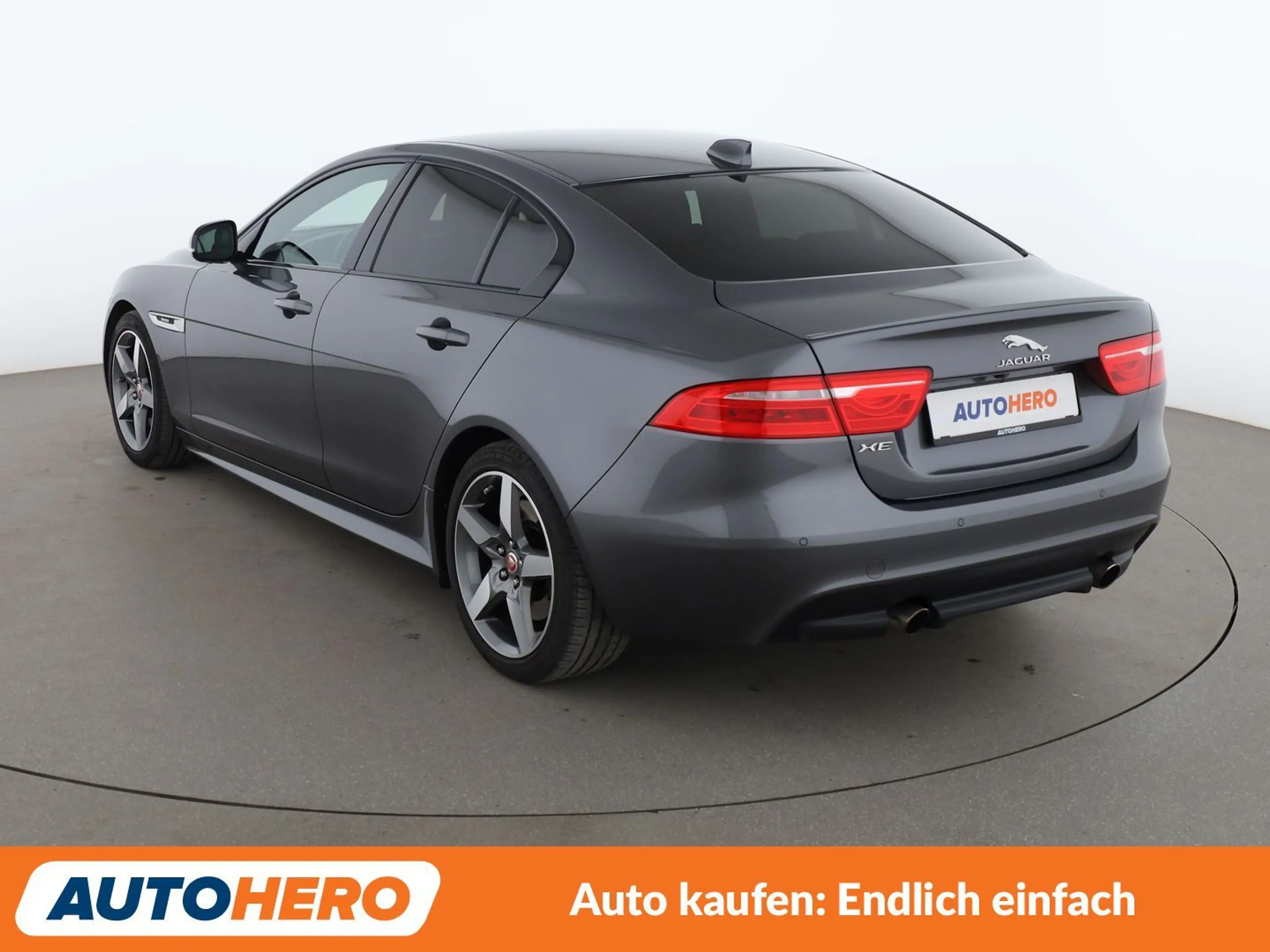 Jaguar XE 20t R-Sport Aut.*NAVI*TEMPO*PDC*SHZ*ALU*KLIMA* — photo 4