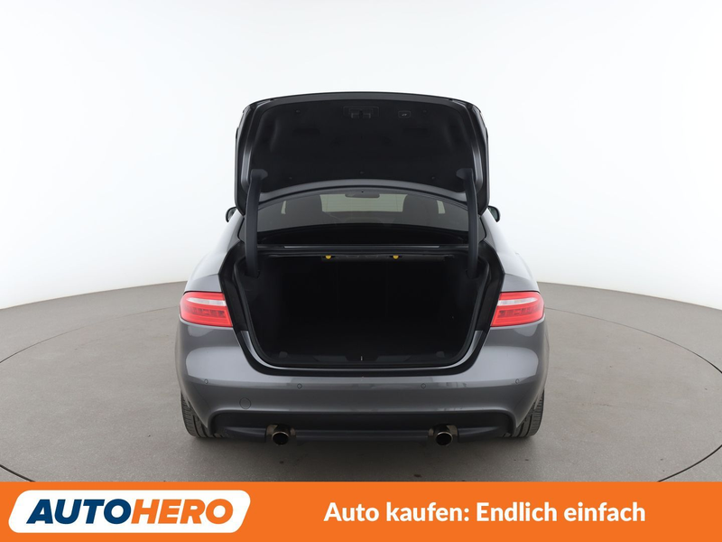 Jaguar XE 20t R-Sport Aut.*NAVI*TEMPO*PDC*SHZ*ALU*KLIMA* — photo 16