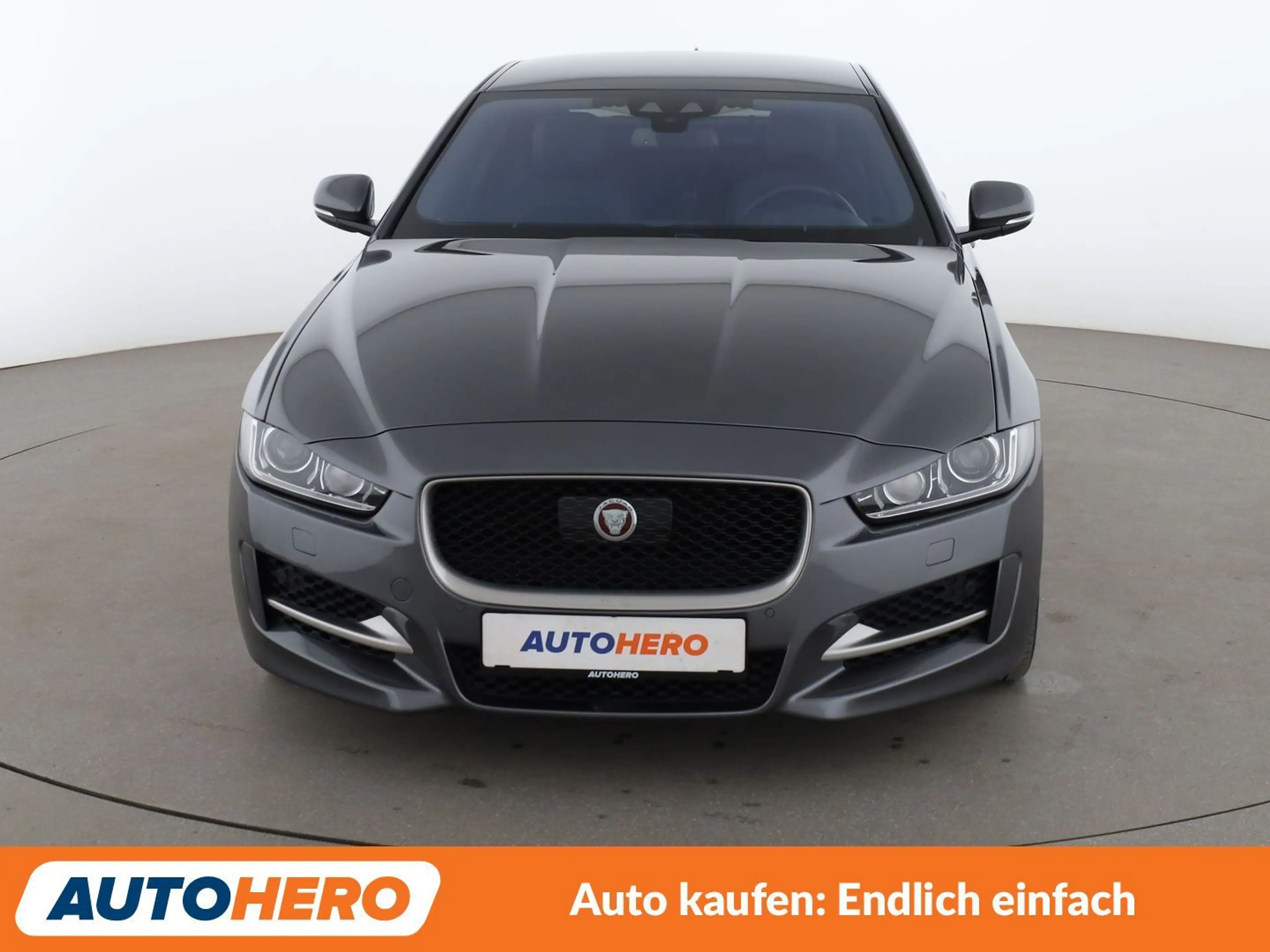 Jaguar XE 20t R-Sport Aut.*NAVI*TEMPO*PDC*SHZ*ALU*KLIMA* — photo 9