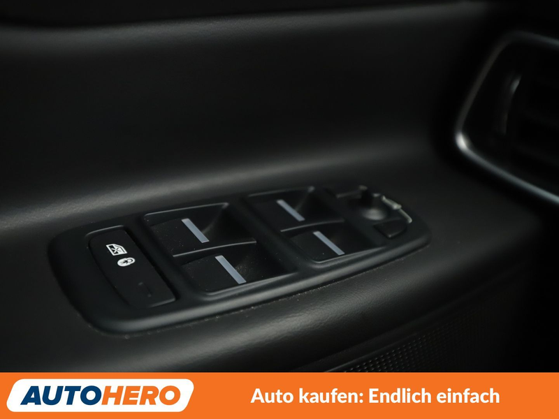Jaguar XE 20t R-Sport Aut.*NAVI*TEMPO*PDC*SHZ*ALU*KLIMA* — photo 25