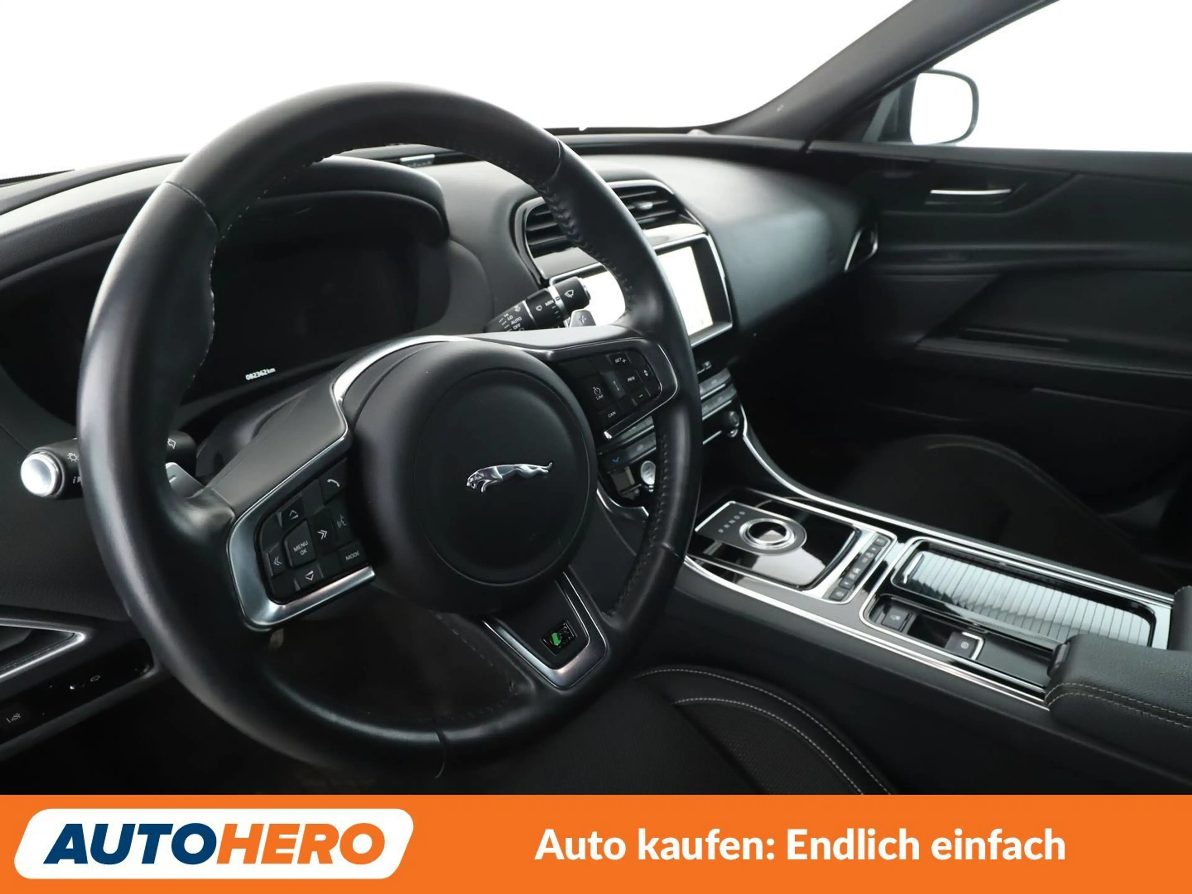 Jaguar XE 20t R-Sport Aut.*NAVI*TEMPO*PDC*SHZ*ALU*KLIMA* — photo 11