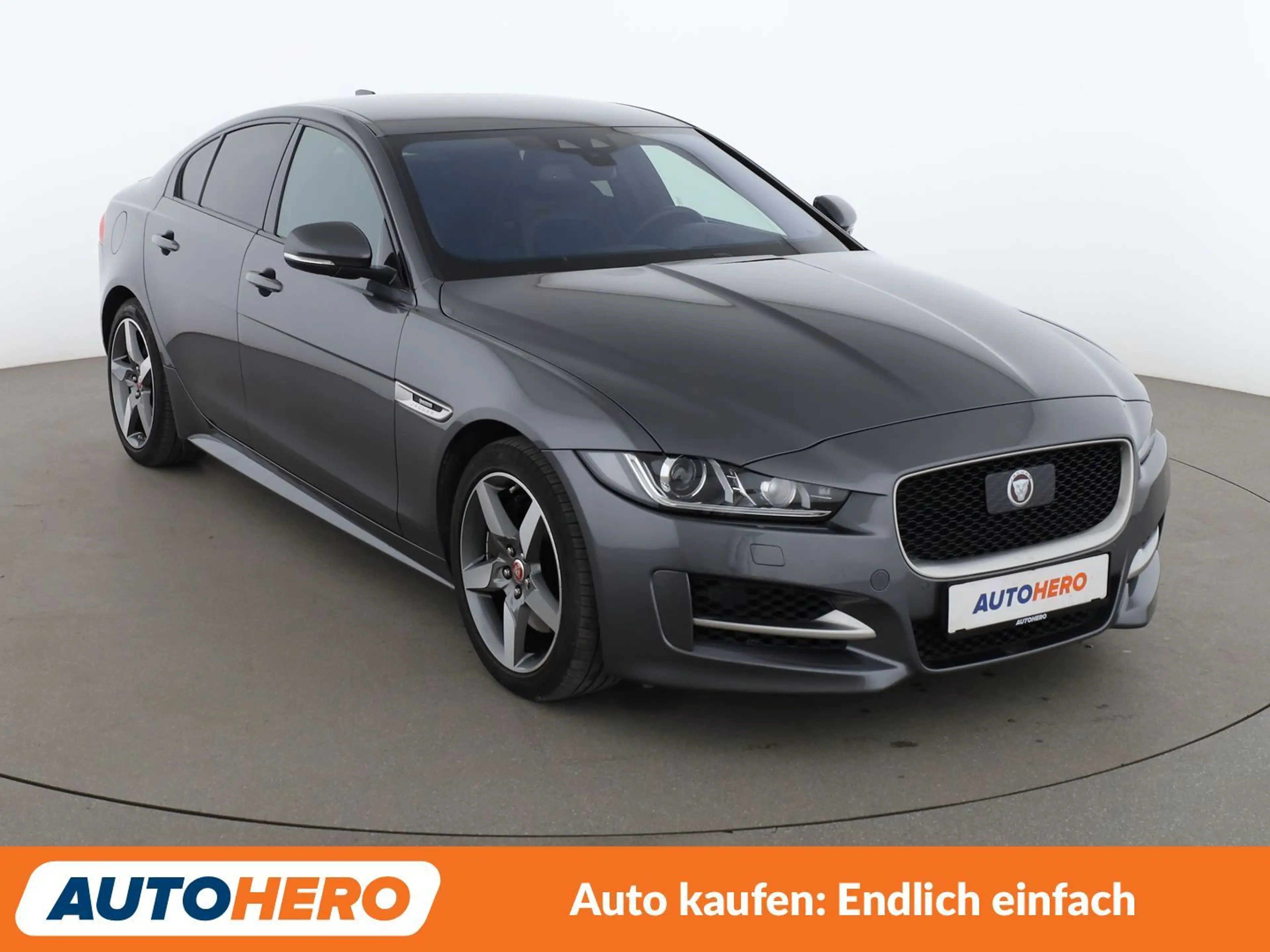 Jaguar XE 20t R-Sport Aut.*NAVI*TEMPO*PDC*SHZ*ALU*KLIMA* — photo 8