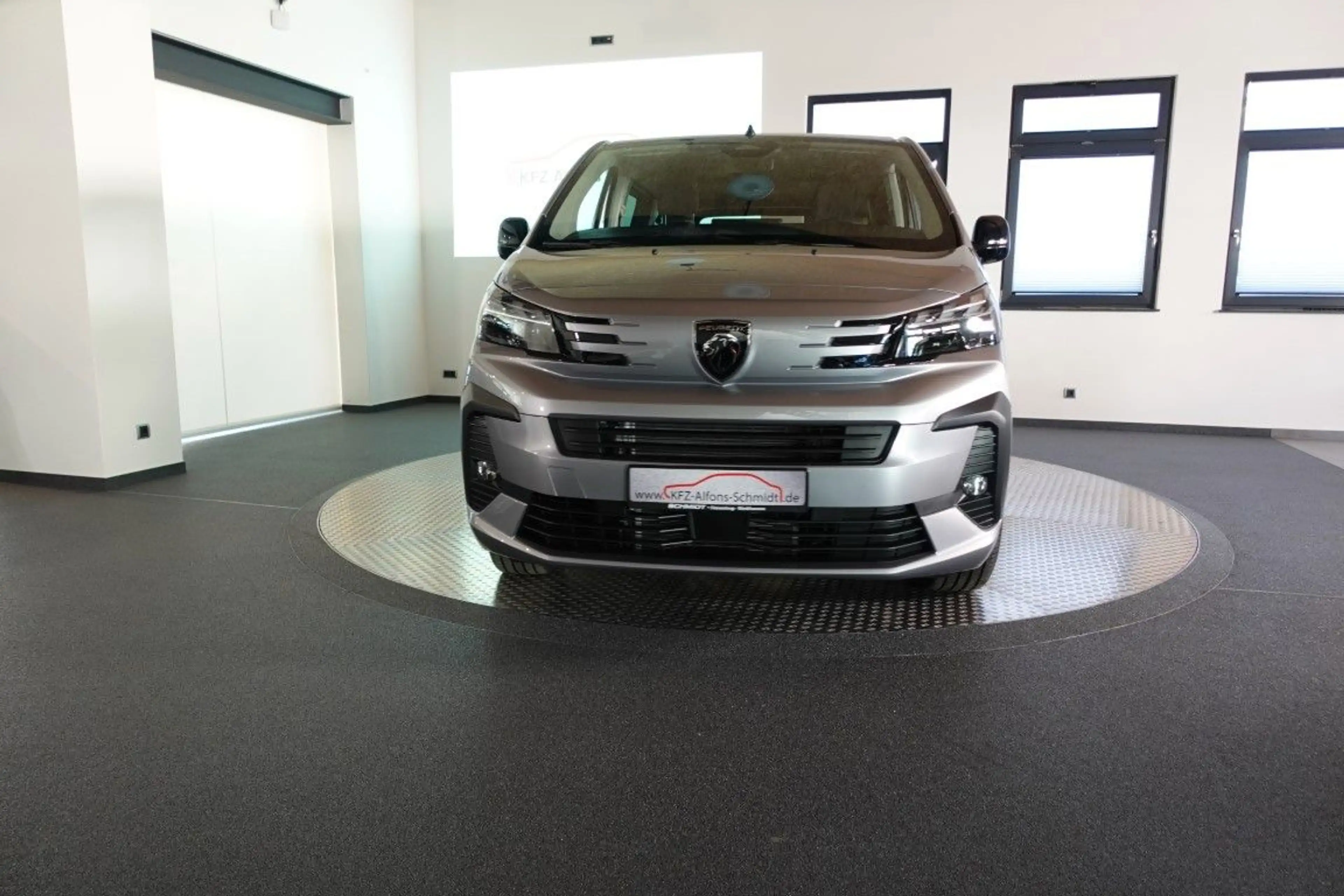 Peugeot Traveller Diesel 180 EAT8 Active L3 *AHK*SH*