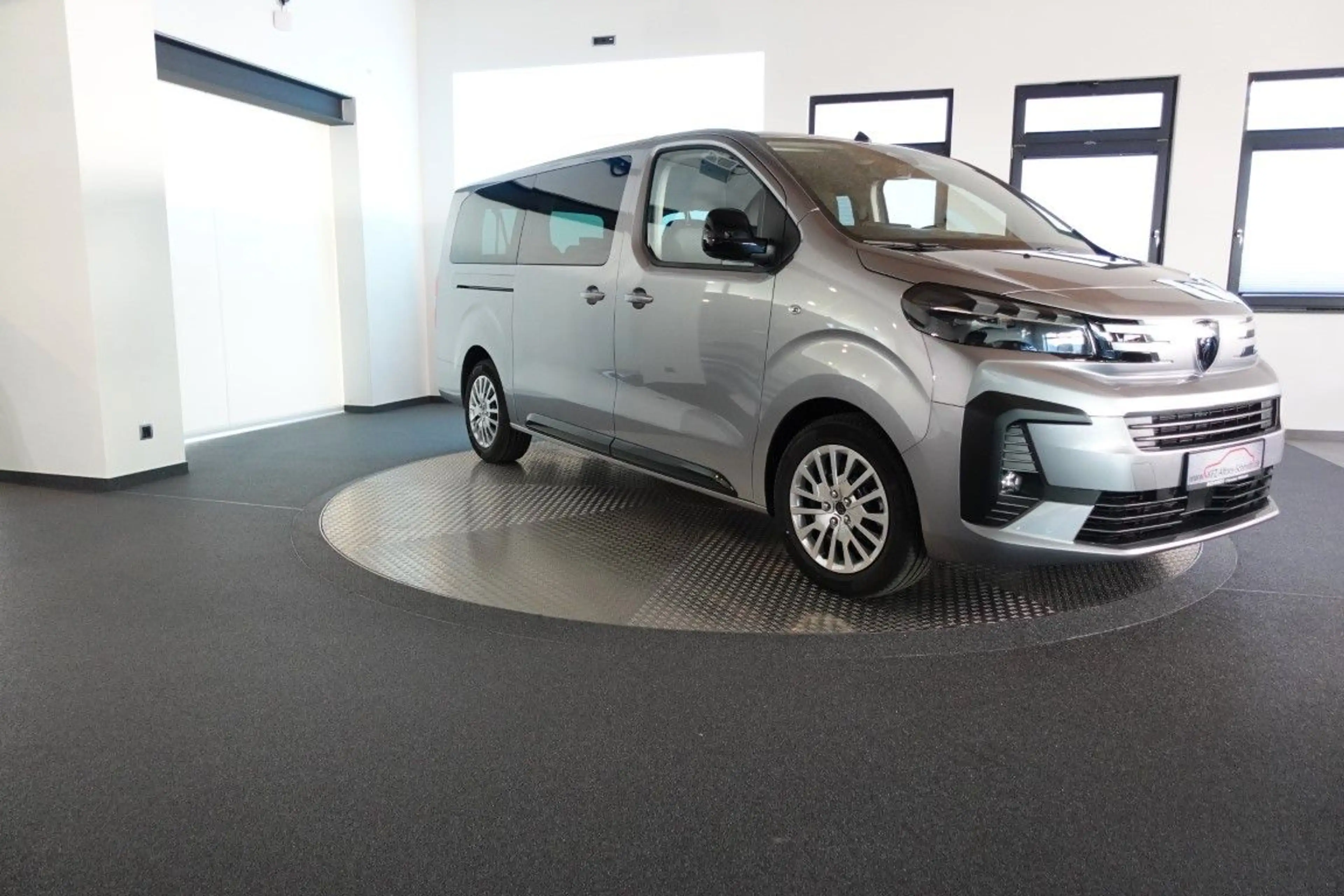 Peugeot Traveller Diesel 180 EAT8 Active L3 *AHK*SH* — photo 3