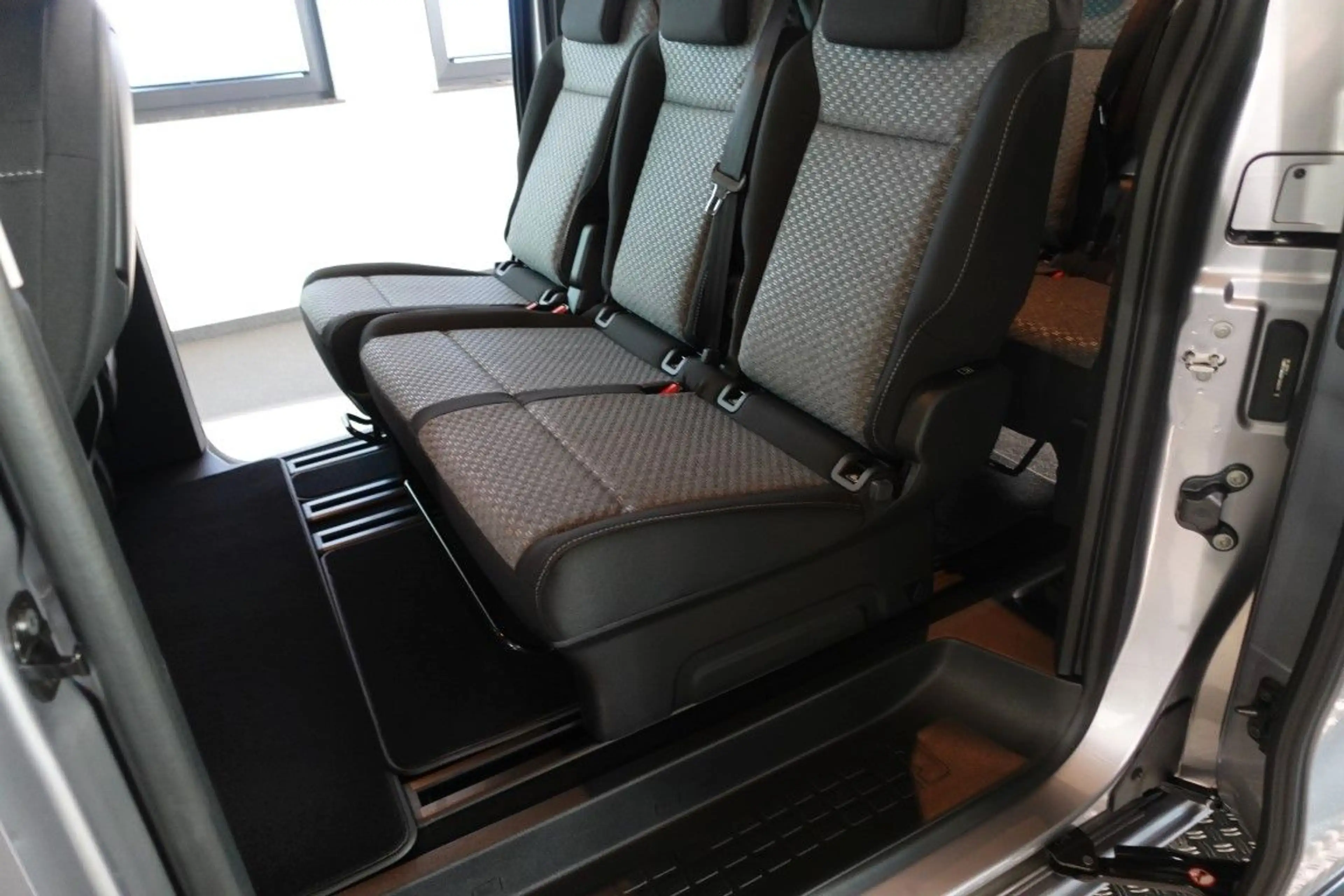 Peugeot Traveller Diesel 180 EAT8 Active L3 *AHK*SH* — photo 10