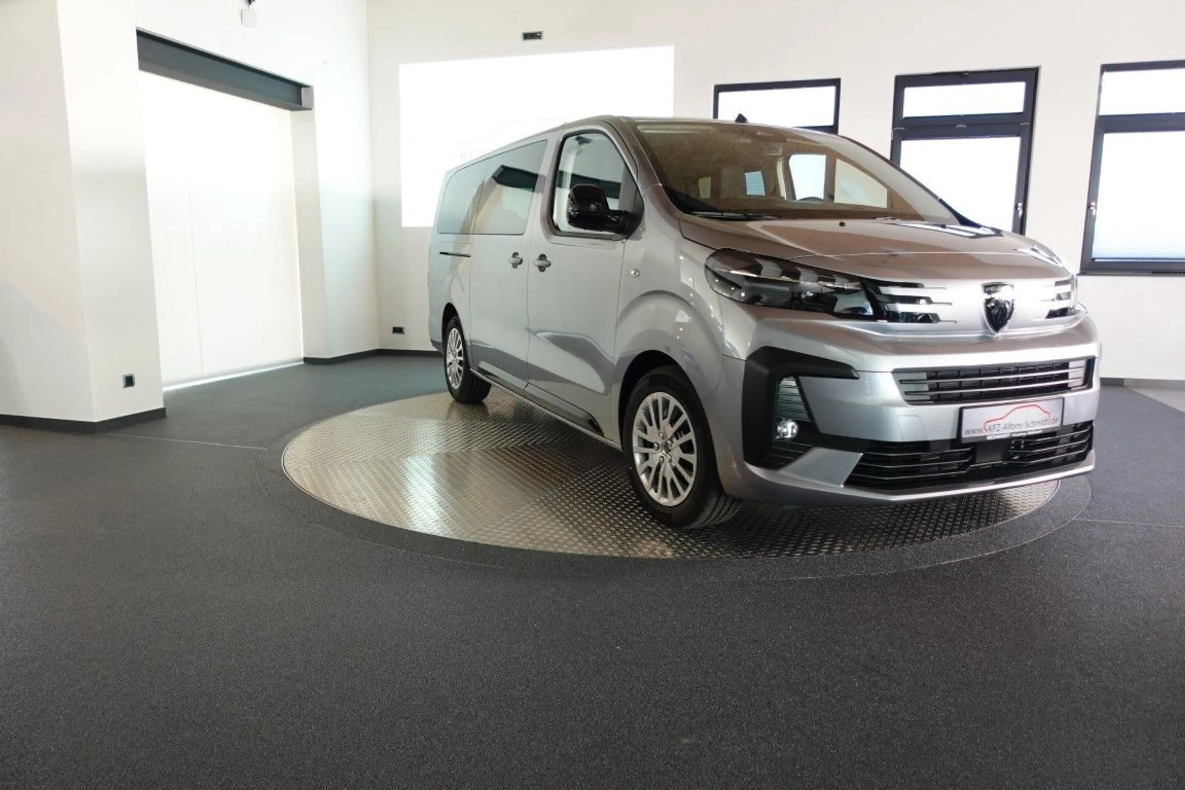 Peugeot Traveller Diesel 180 EAT8 Active L3 *AHK*SH* — photo 2
