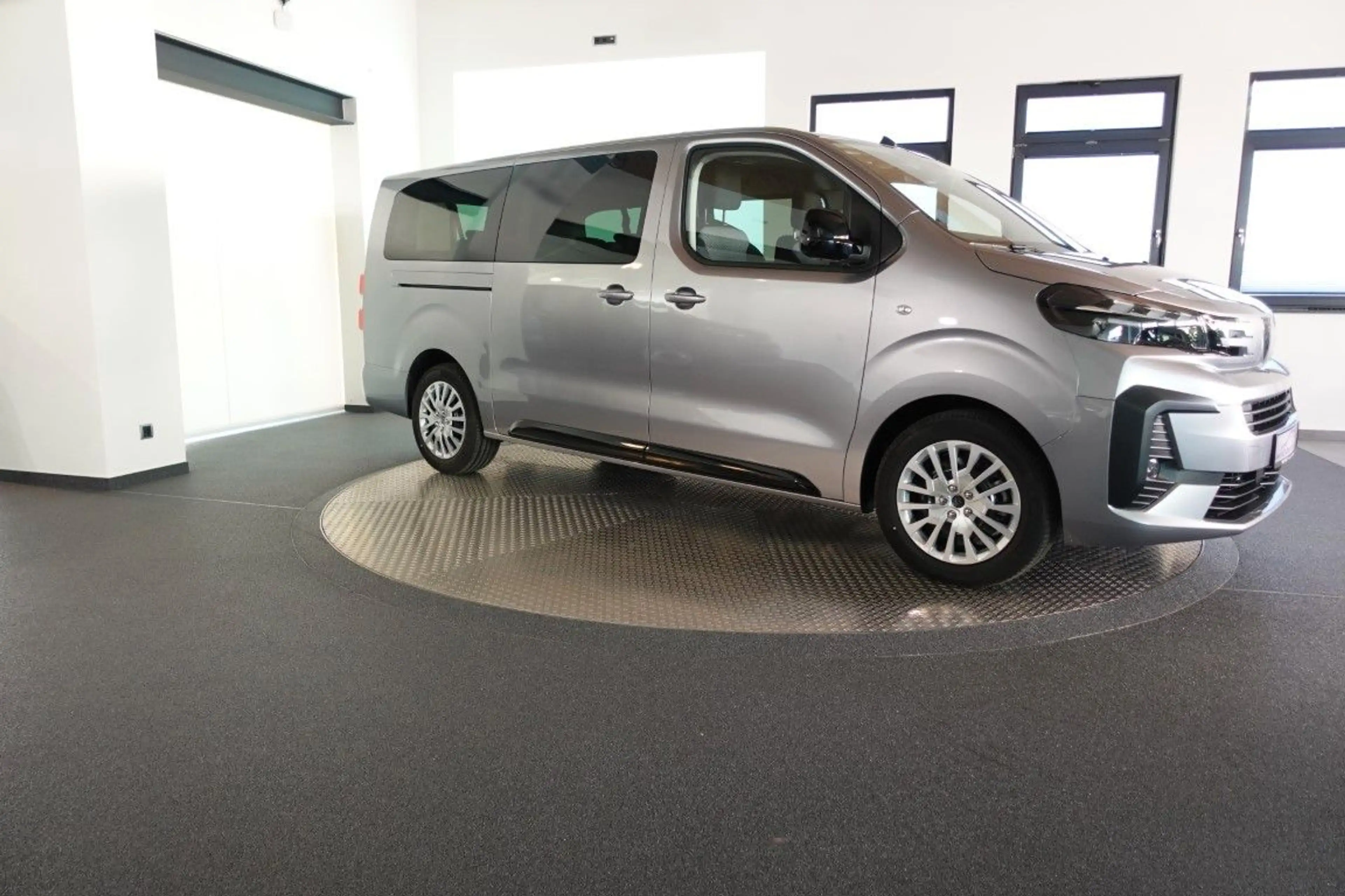 Peugeot Traveller Diesel 180 EAT8 Active L3 *AHK*SH* — photo 4
