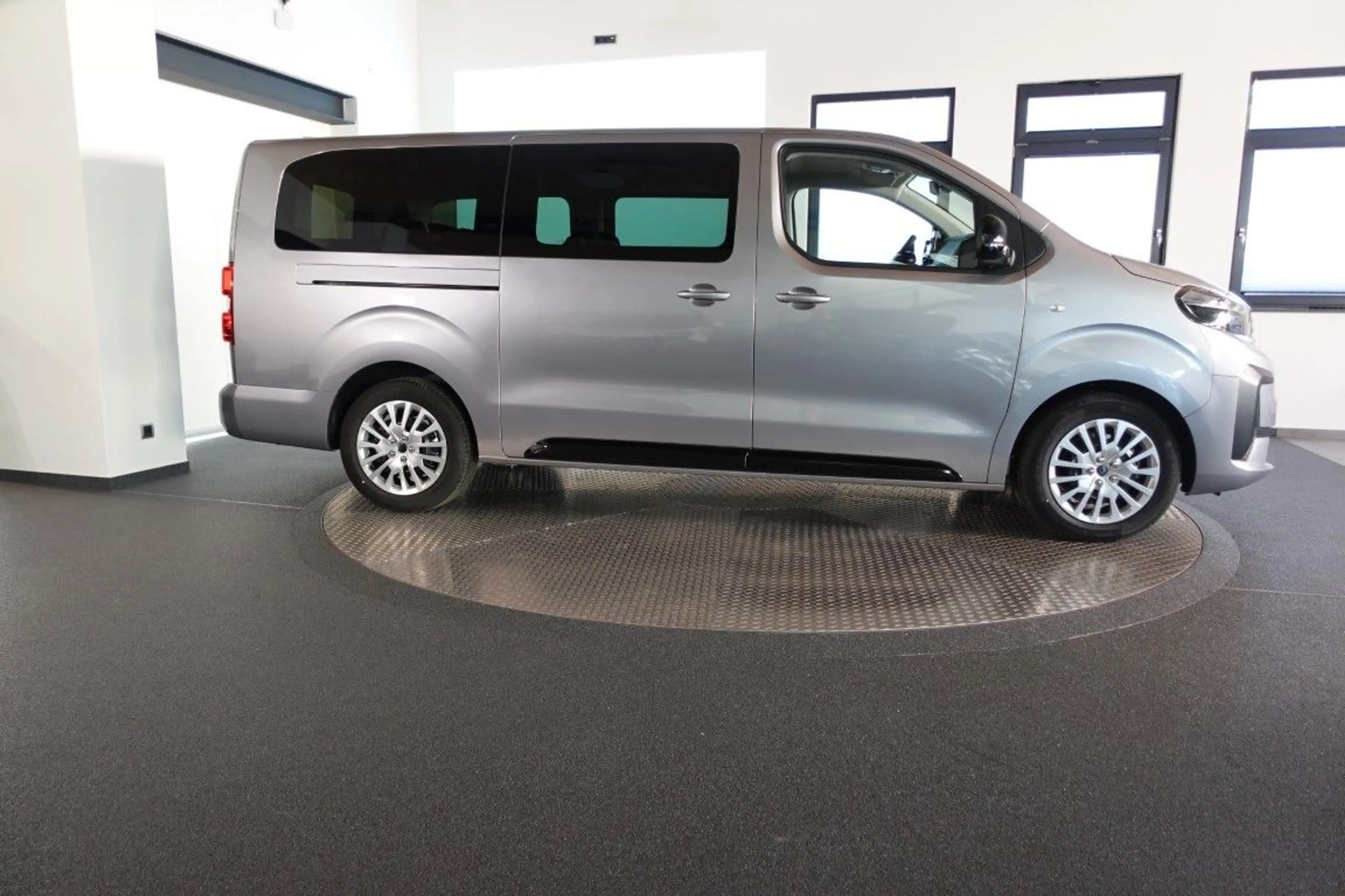Peugeot Traveller Diesel 180 EAT8 Active L3 *AHK*SH* — photo 5