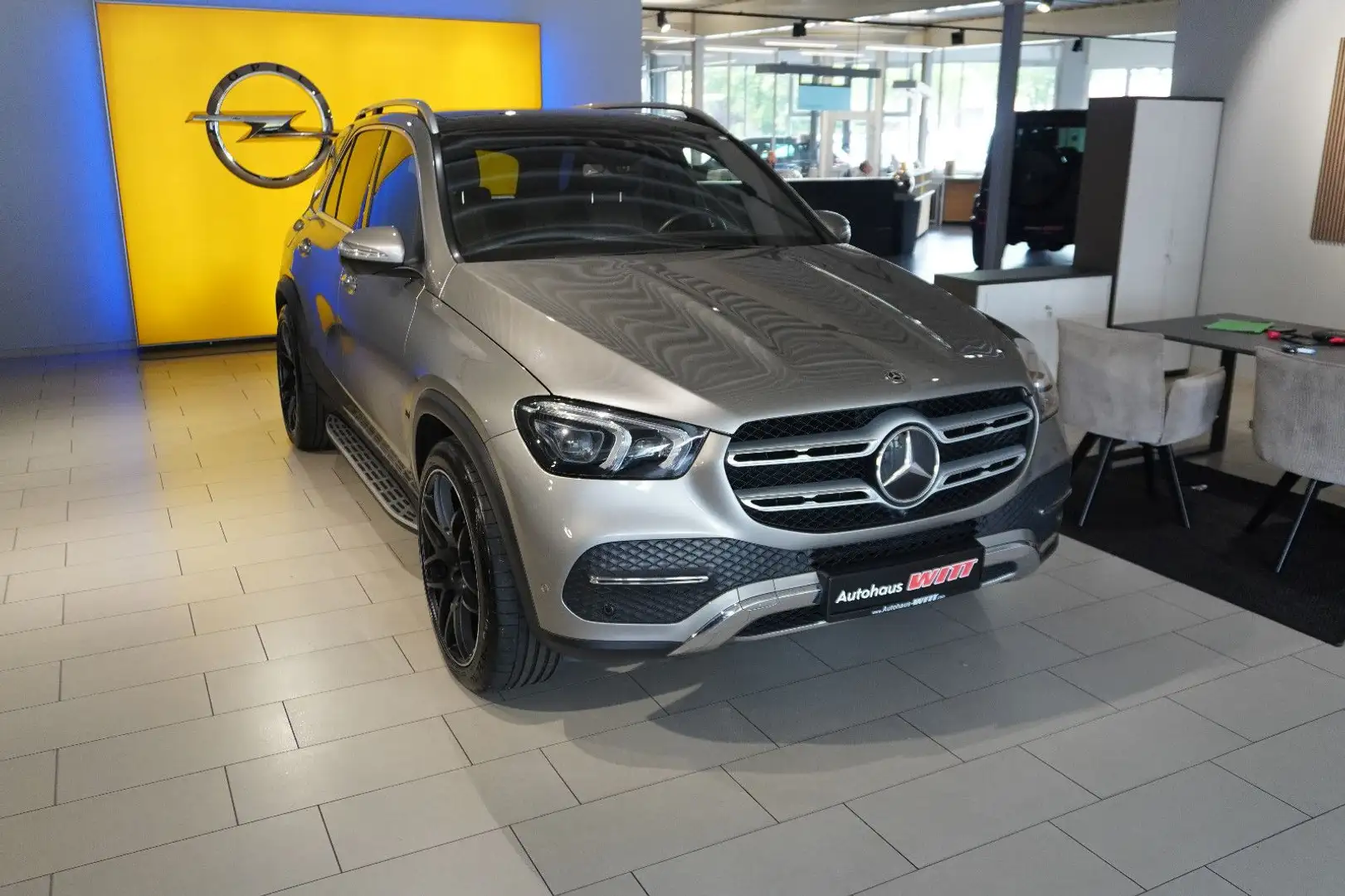Mercedes-Benz GLE 300 d AMG-Line *Panorama* Head-Up* Standheiz Argintiu - 2
