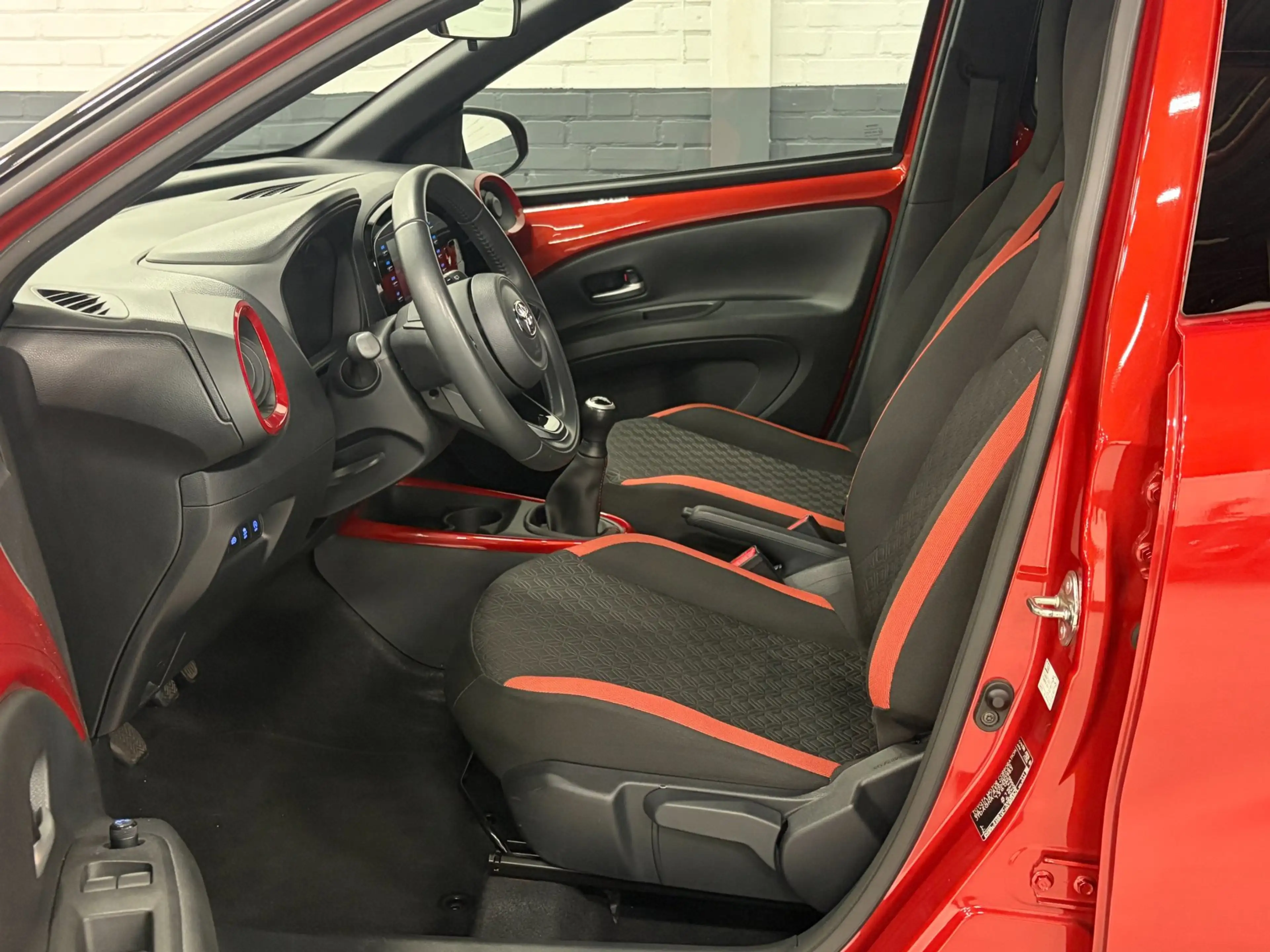 Toyota Aygo X 1.0 VVT-i MT Pulse Clima / Camera / Keyless / Stoe — photo 8