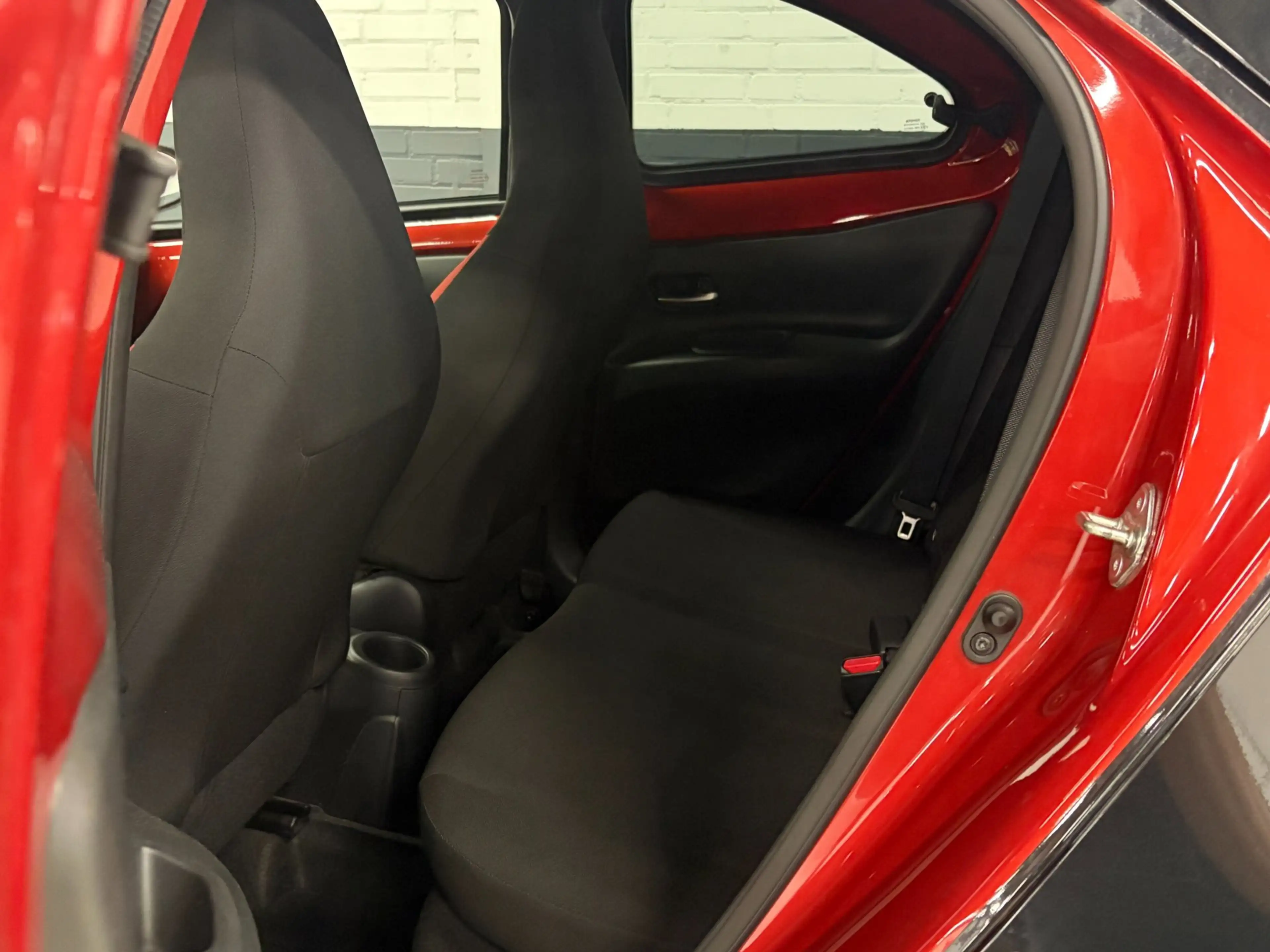 Toyota Aygo X 1.0 VVT-i MT Pulse Clima / Camera / Keyless / Stoe — photo 9
