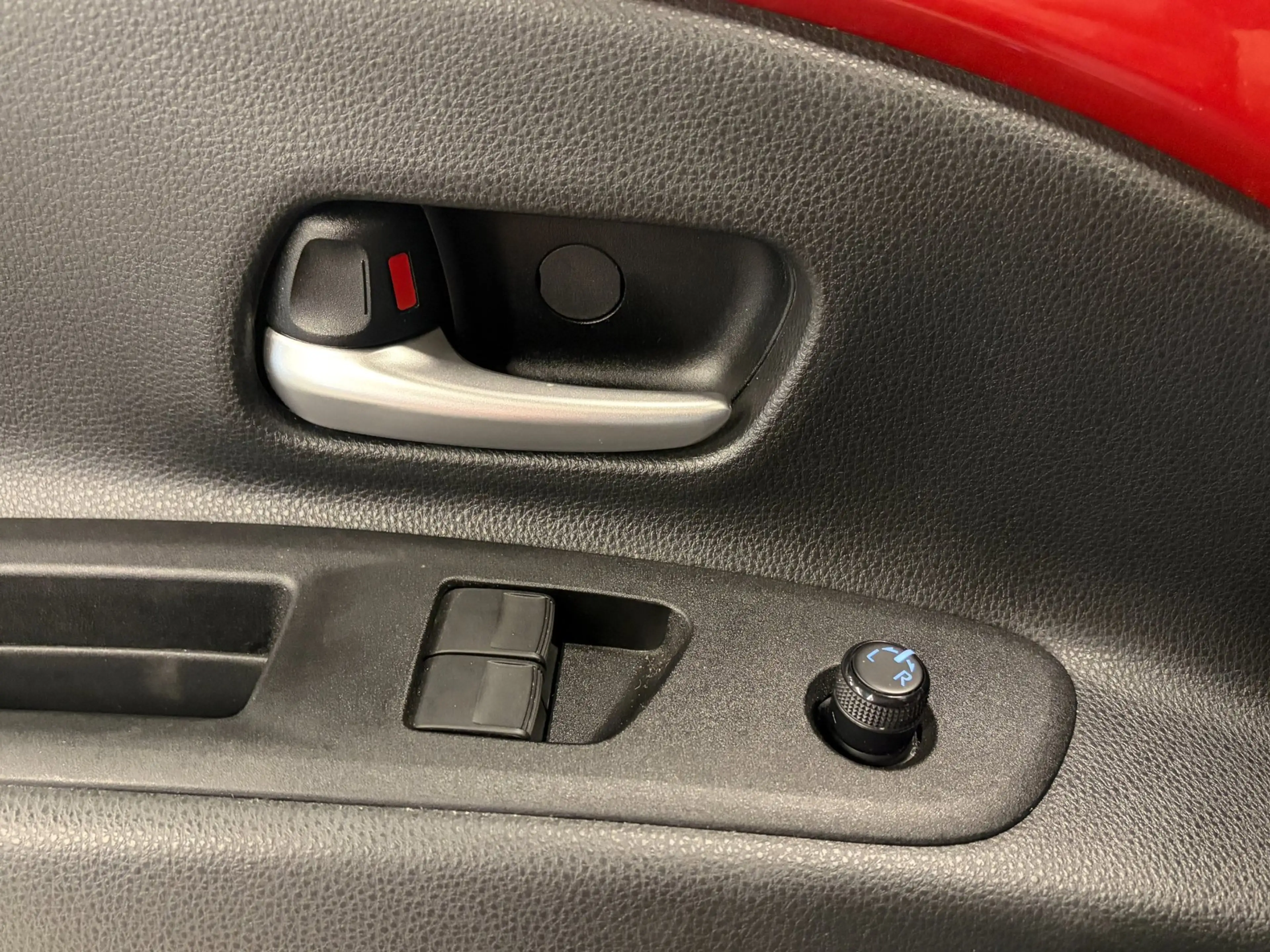 Toyota Aygo X 1.0 VVT-i MT Pulse Clima / Camera / Keyless / Stoe — photo 19