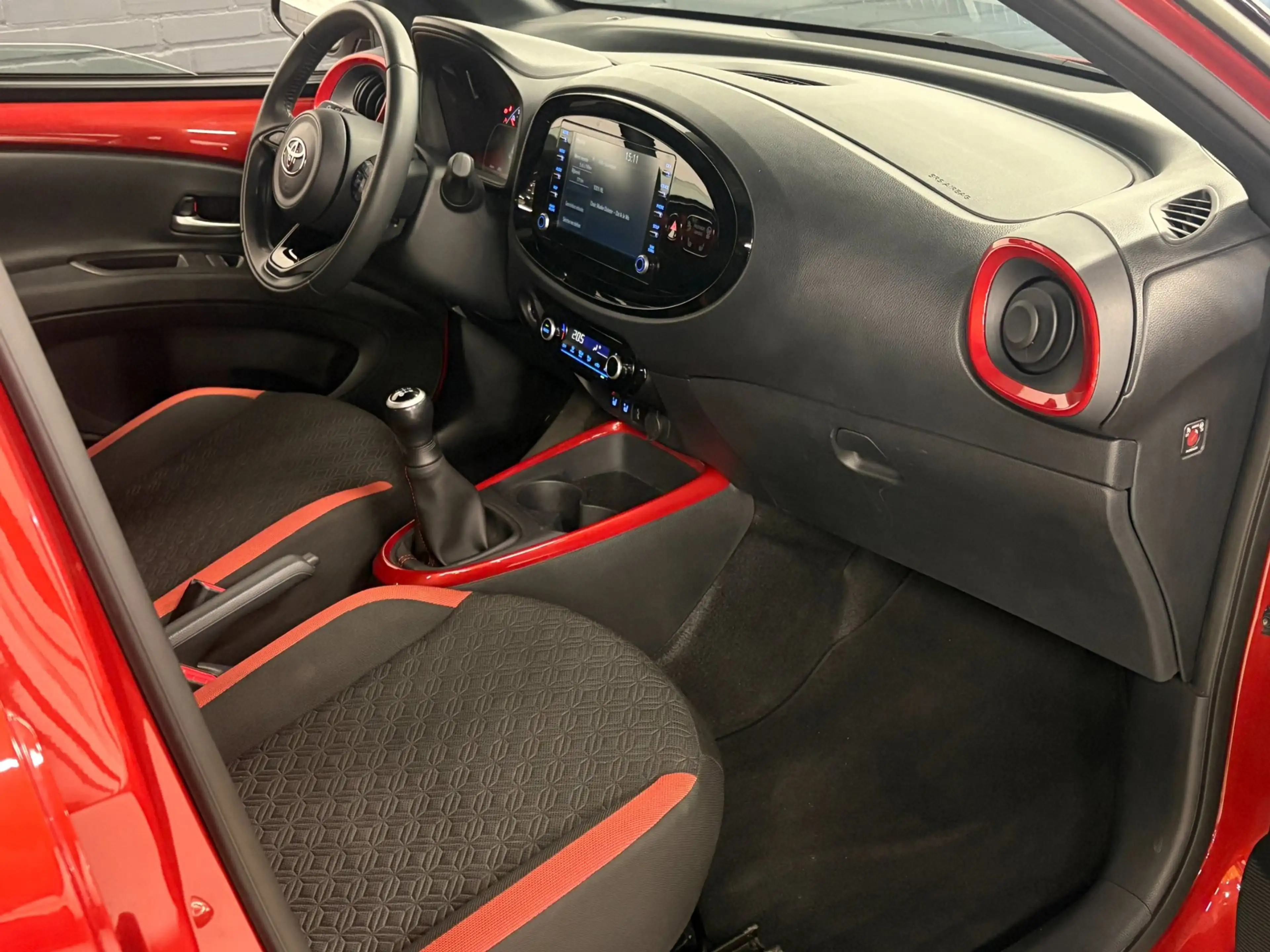 Toyota Aygo X 1.0 VVT-i MT Pulse Clima / Camera / Keyless / Stoe — photo 21