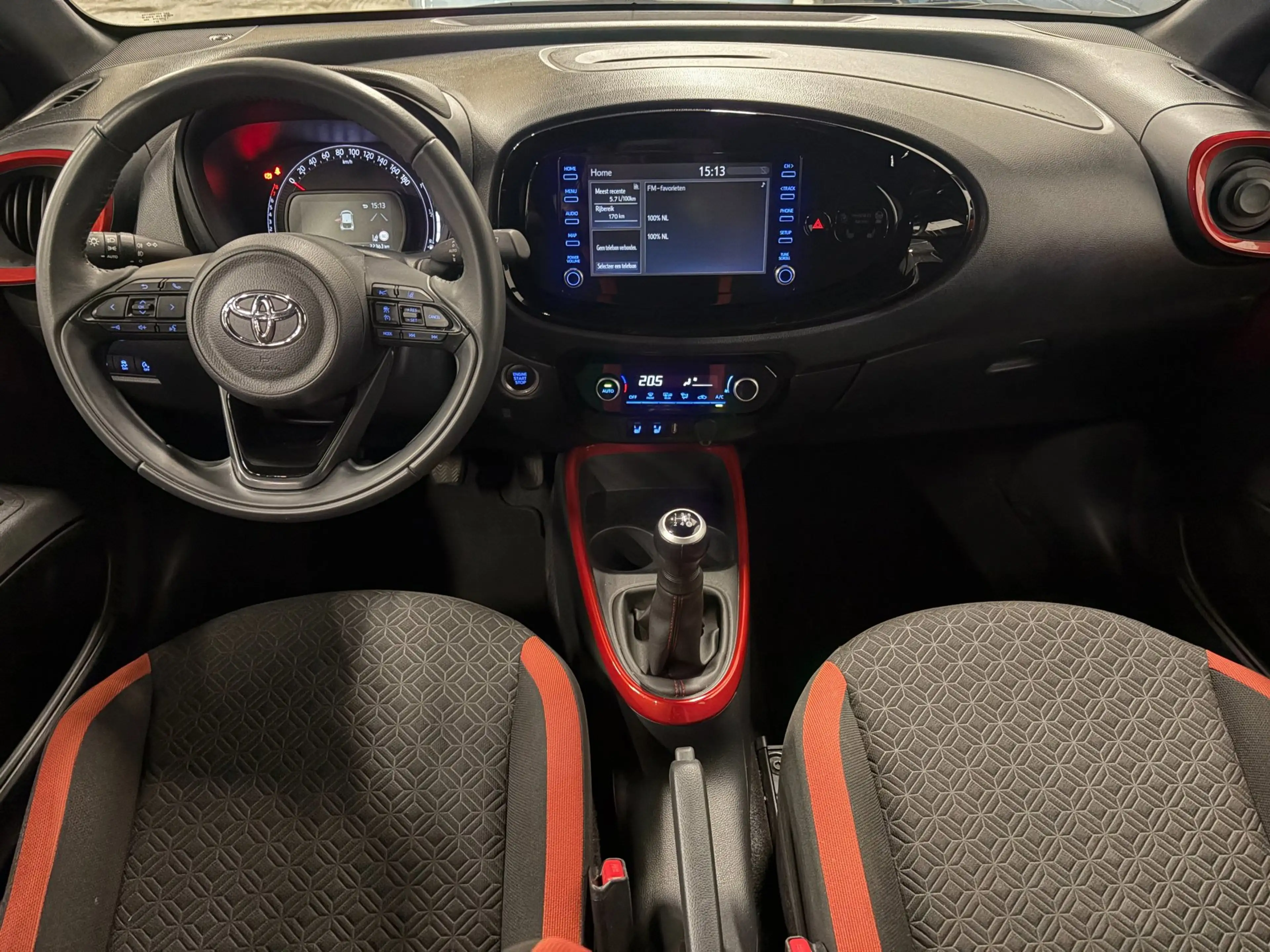 Toyota Aygo X 1.0 VVT-i MT Pulse Clima / Camera / Keyless / Stoe — photo 10