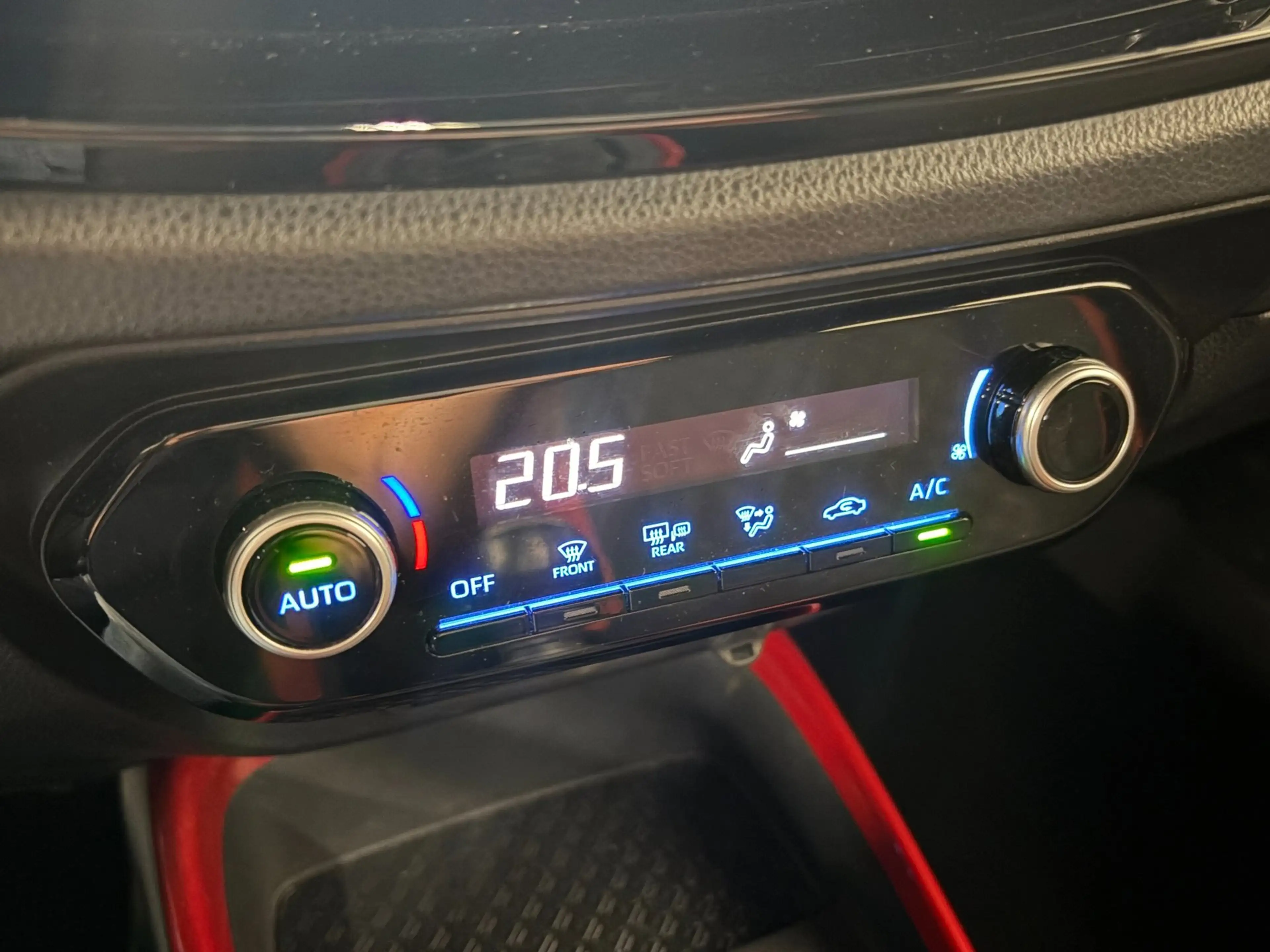 Toyota Aygo X 1.0 VVT-i MT Pulse Clima / Camera / Keyless / Stoe — photo 14