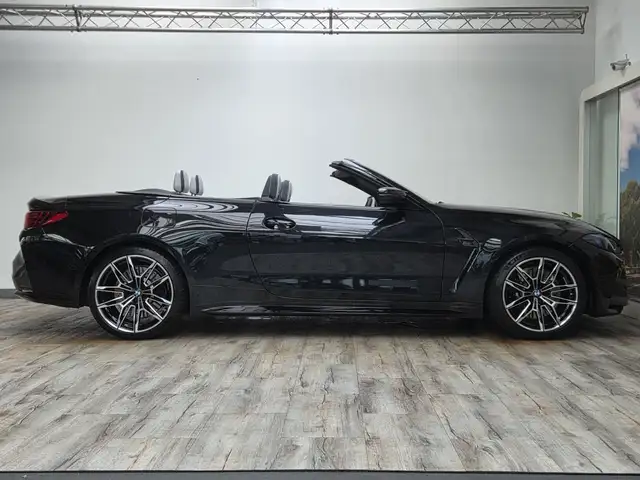 BMW M4 view 4