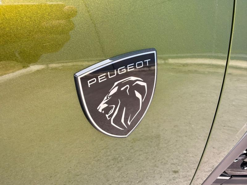 Peugeot 408 GT Exclusive — photo 11