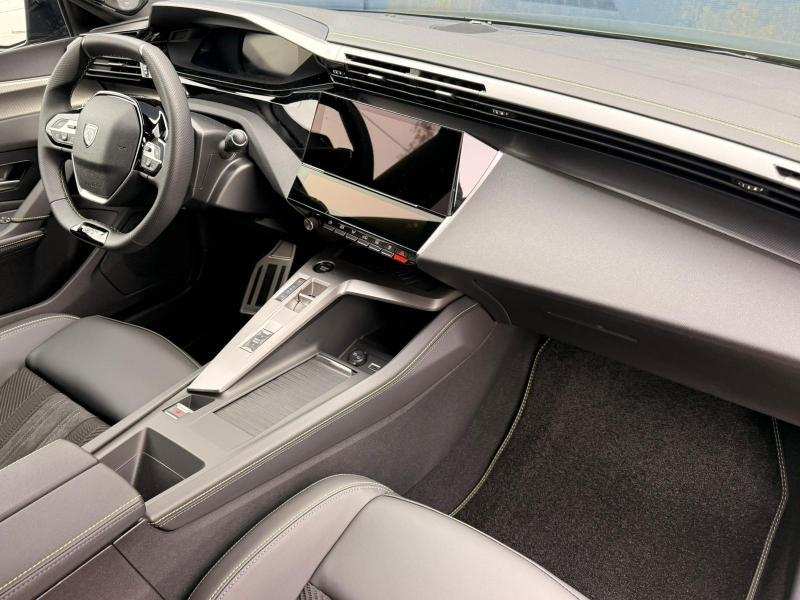 Peugeot 408 GT Exclusive — photo 2