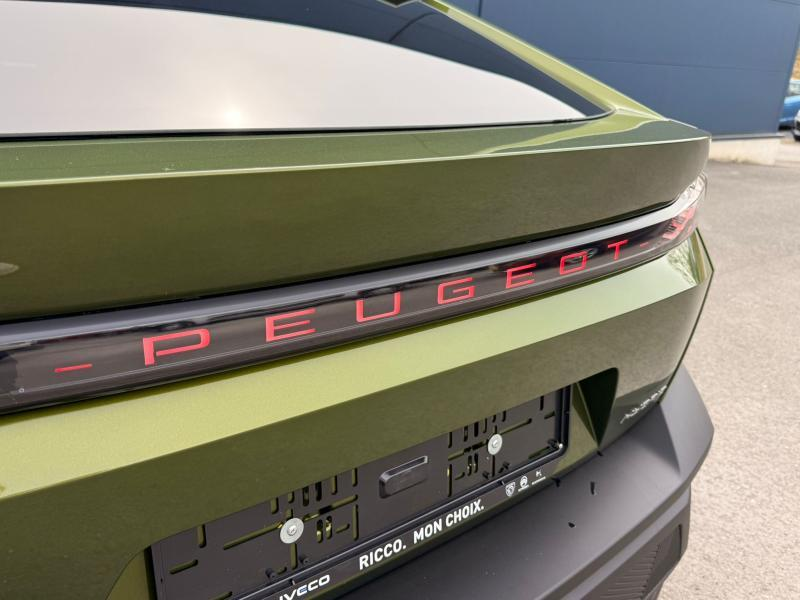 Peugeot 408 GT Exclusive — photo 10