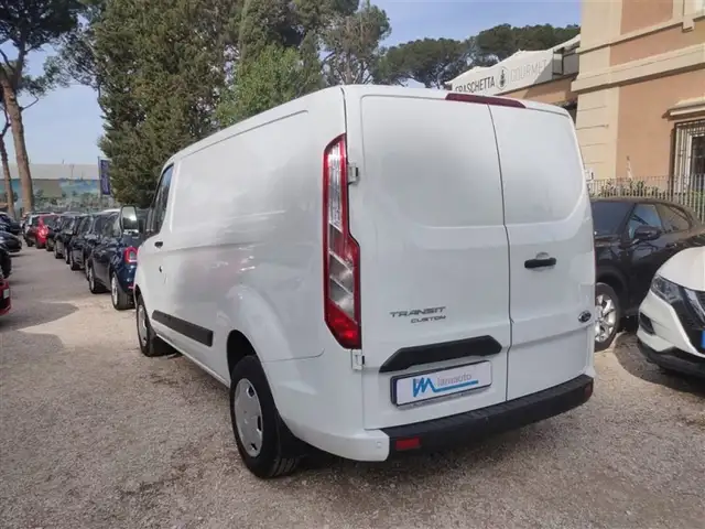 Ford Transit Custom view 4