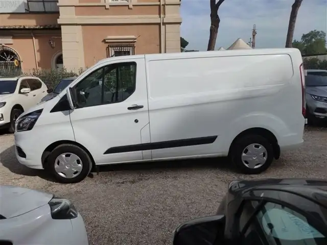 Ford Transit Custom view 5