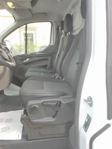 Ford Transit Custom view 11