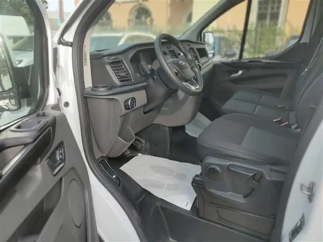 Ford Transit Custom view 8
