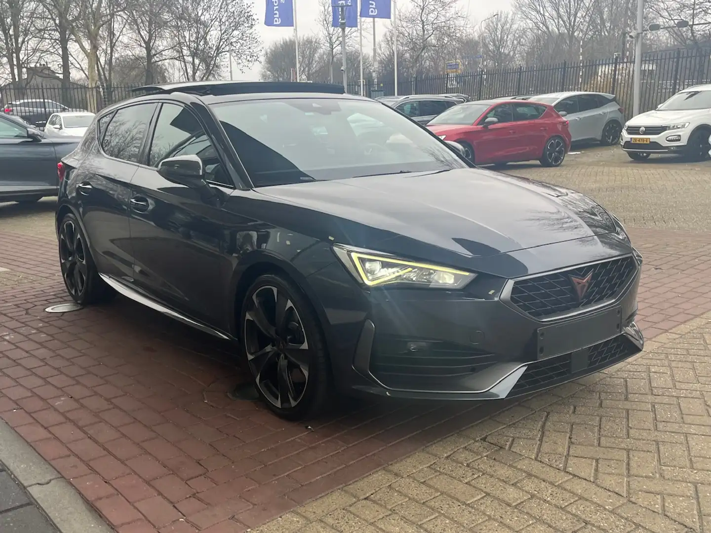 CUPRA Leon 1.4 e-Hybrid VZ 245pk DSG Performance / Panorama d Gris - 2