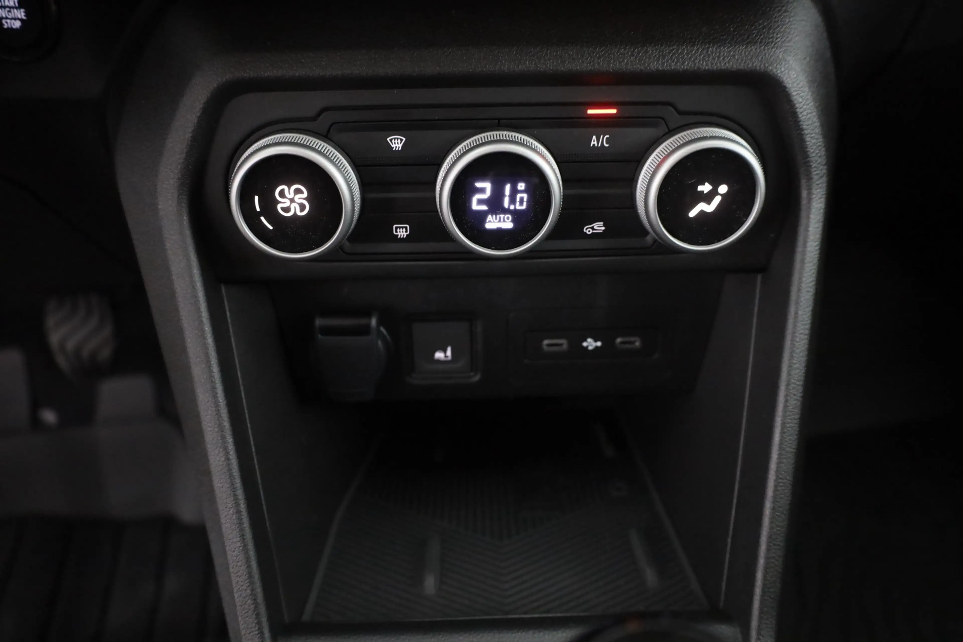 Dacia Jogger TCe 110 Extreme LED 7-Sitzer Kamera — photo 13