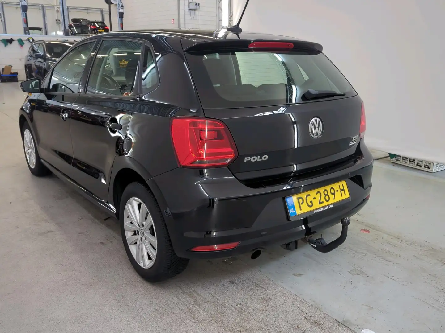 Volkswagen Polo 1.2 TSI 90 pk Comfortline | Executive plus | Navig Zwart - 2