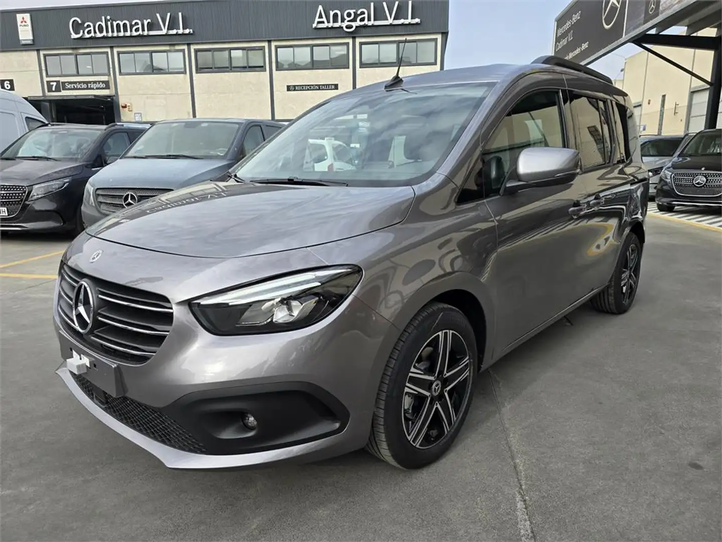Mercedes-Benz T-Class 180 d - 1