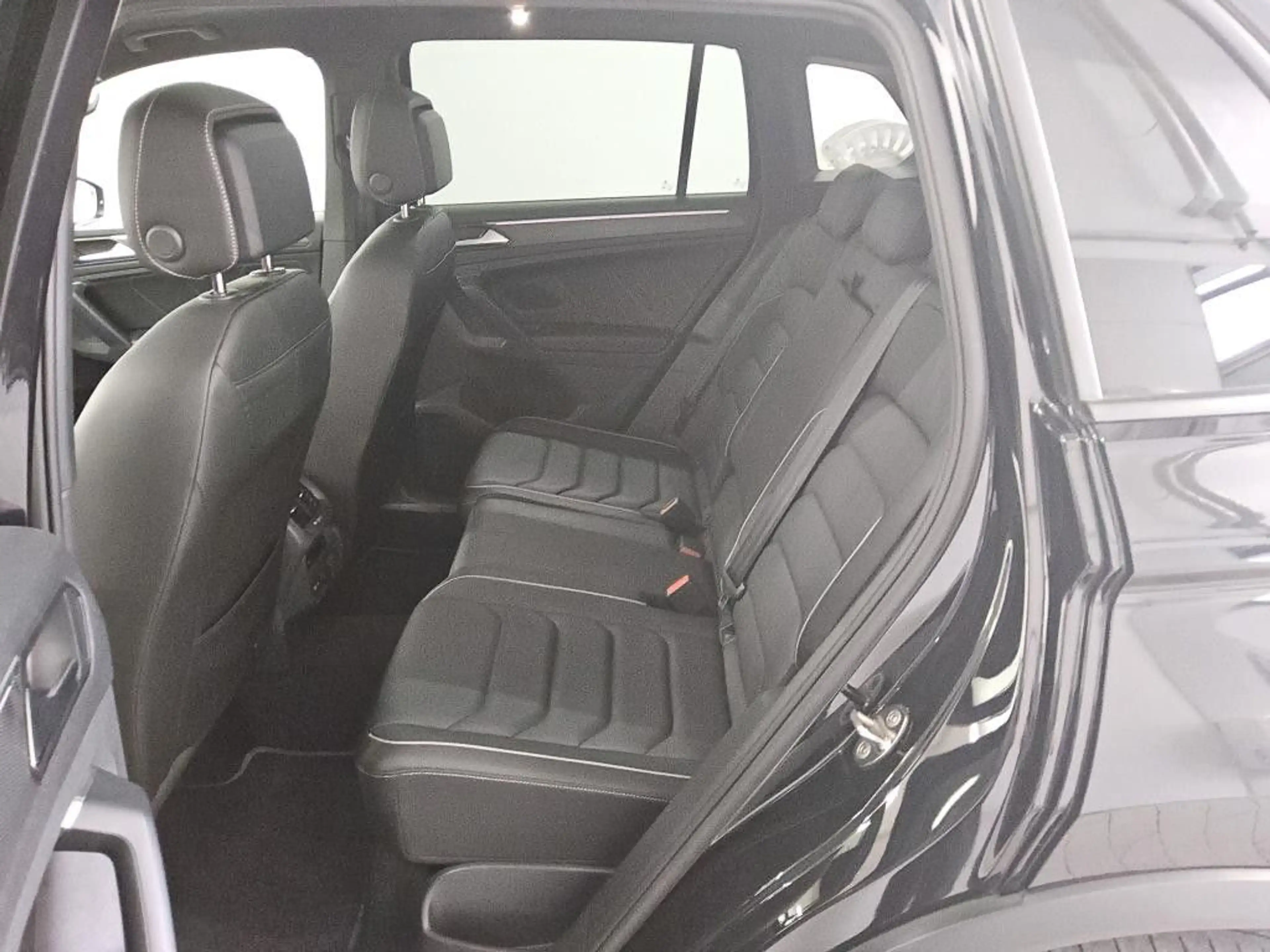 Volkswagen Tiguan R-Line eHybrid Black Style Pano Leder — photo 8