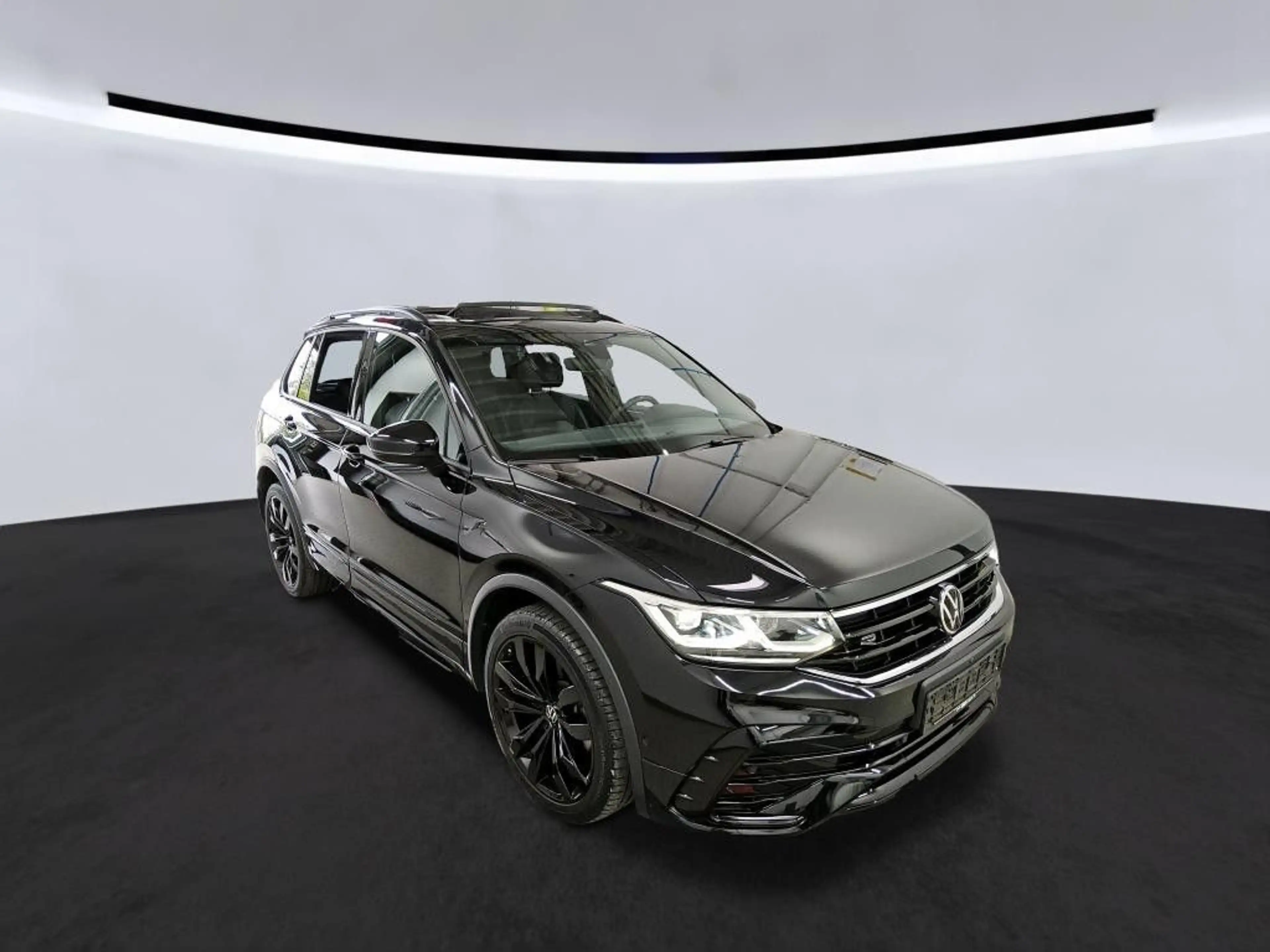 Volkswagen Tiguan R-Line eHybrid Black Style Pano Leder — photo 2