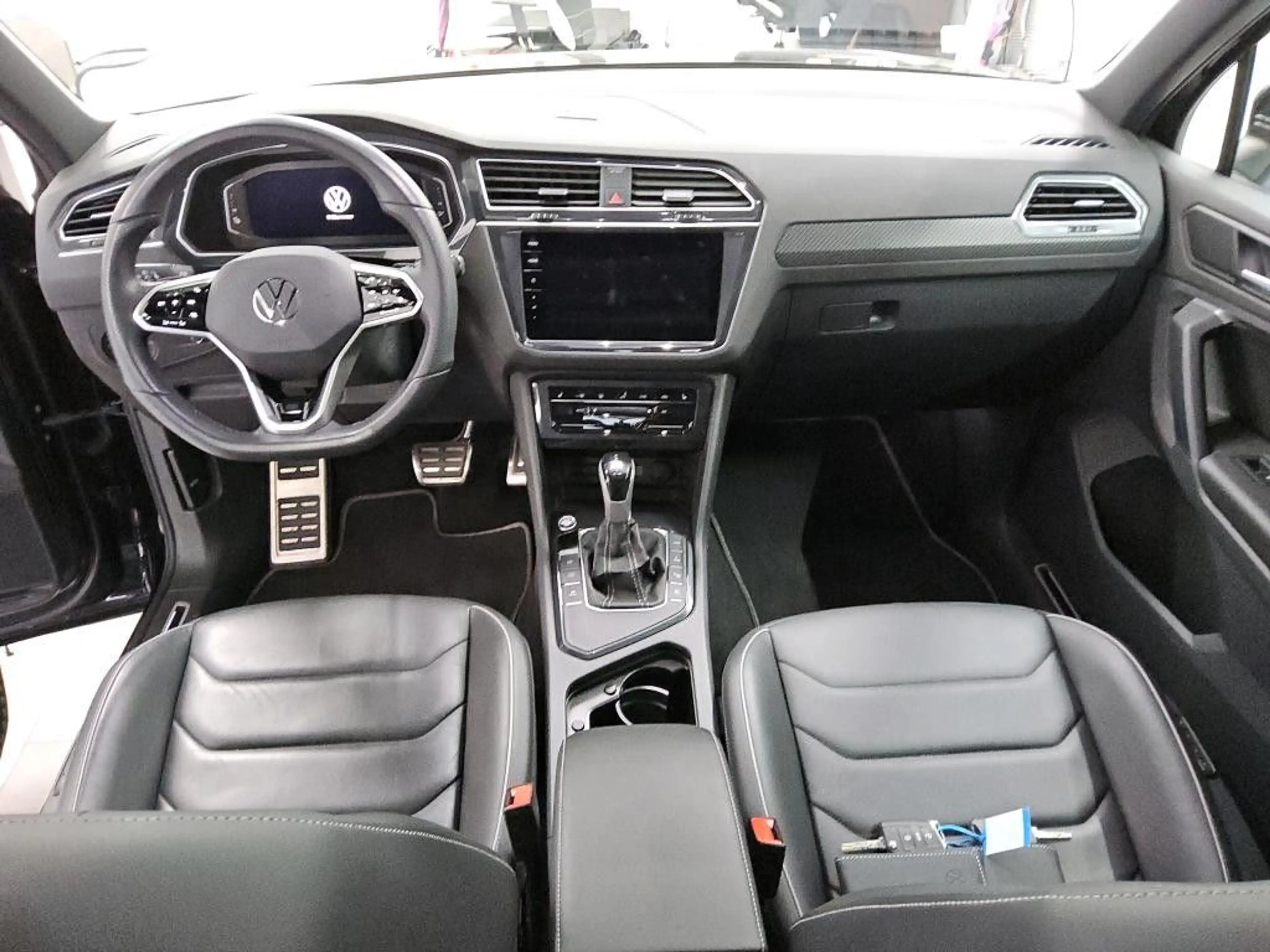 Volkswagen Tiguan R-Line eHybrid Black Style Pano Leder — photo 9