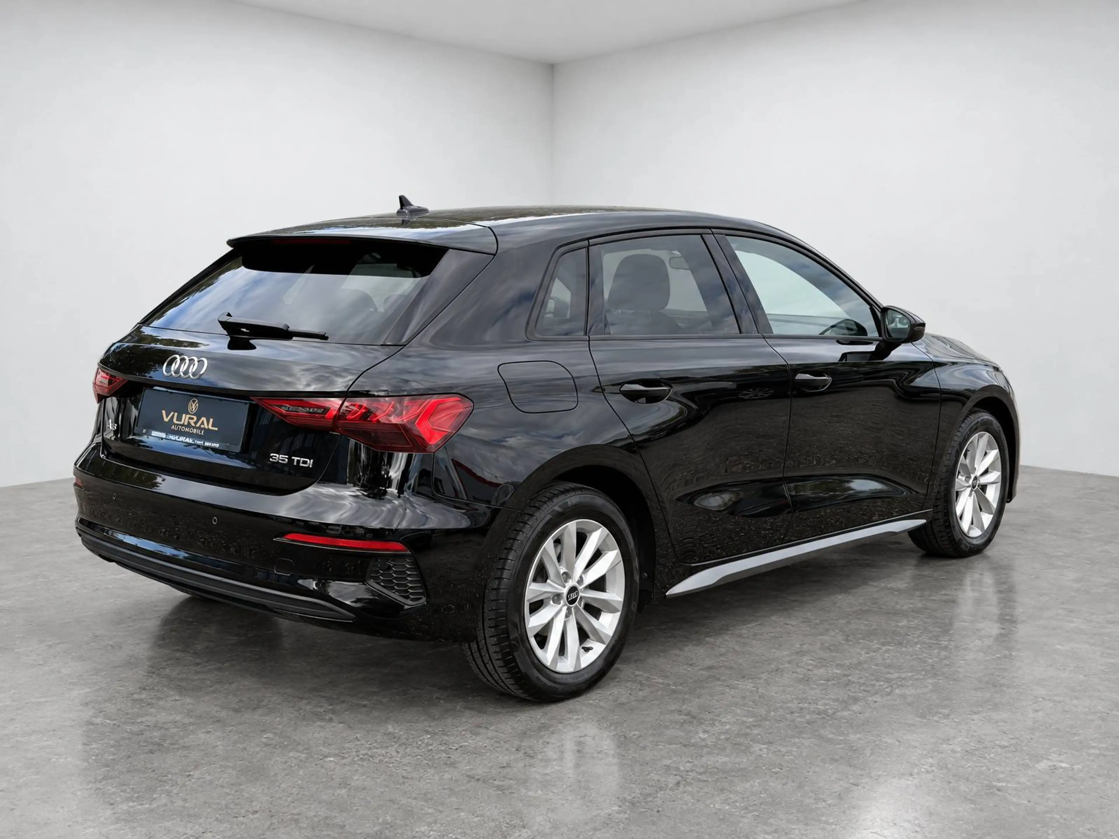 Audi A3 35 TDI S-tronic | Matrix LED | NAVI | ACC | 1.Besitzer | — photo 6