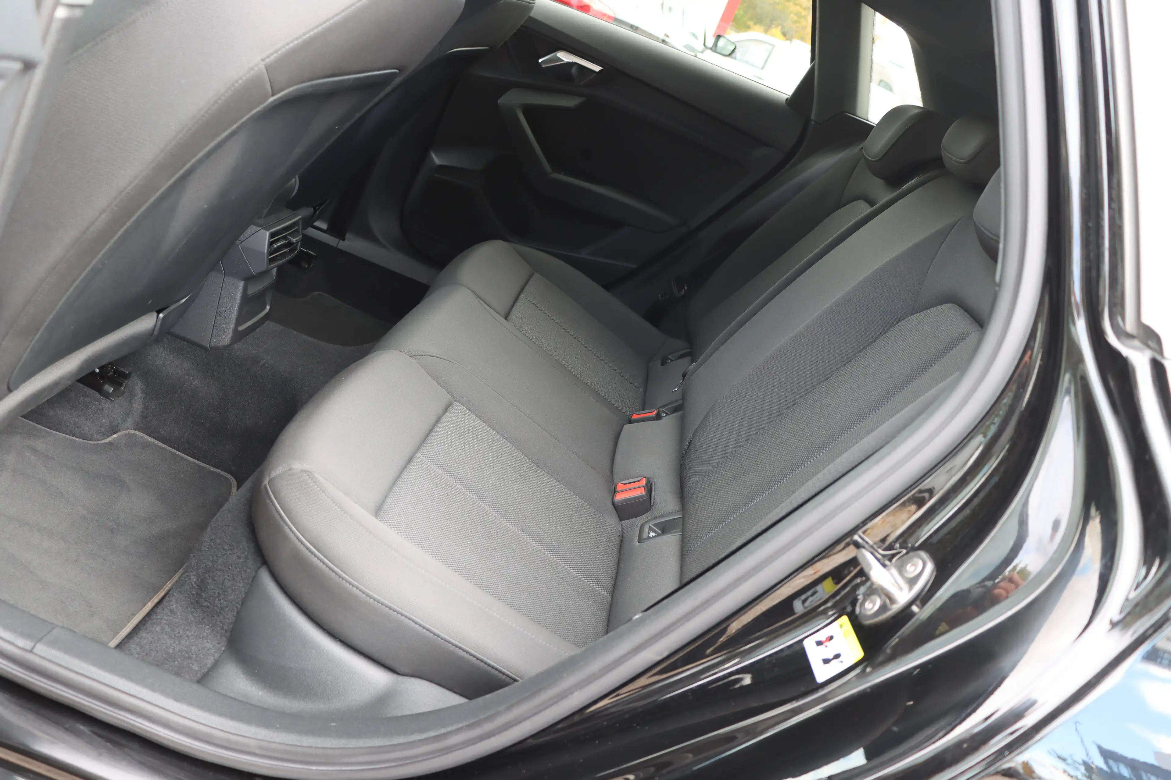 Audi A3 35 TDI S-tronic | Matrix LED | NAVI | ACC | 1.Besitzer | — photo 12