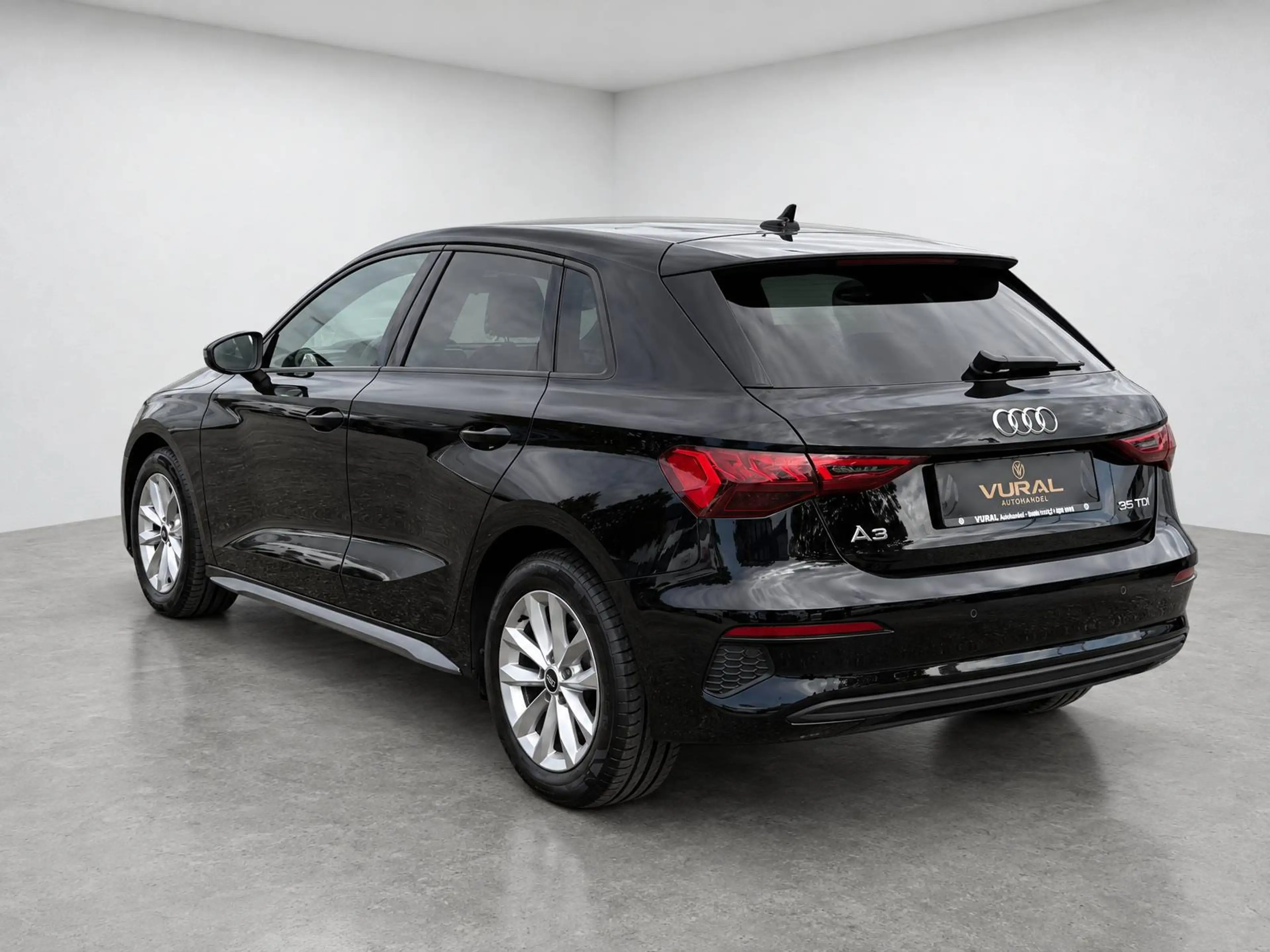 Audi A3 35 TDI S-tronic | Matrix LED | NAVI | ACC | 1.Besitzer | — photo 8