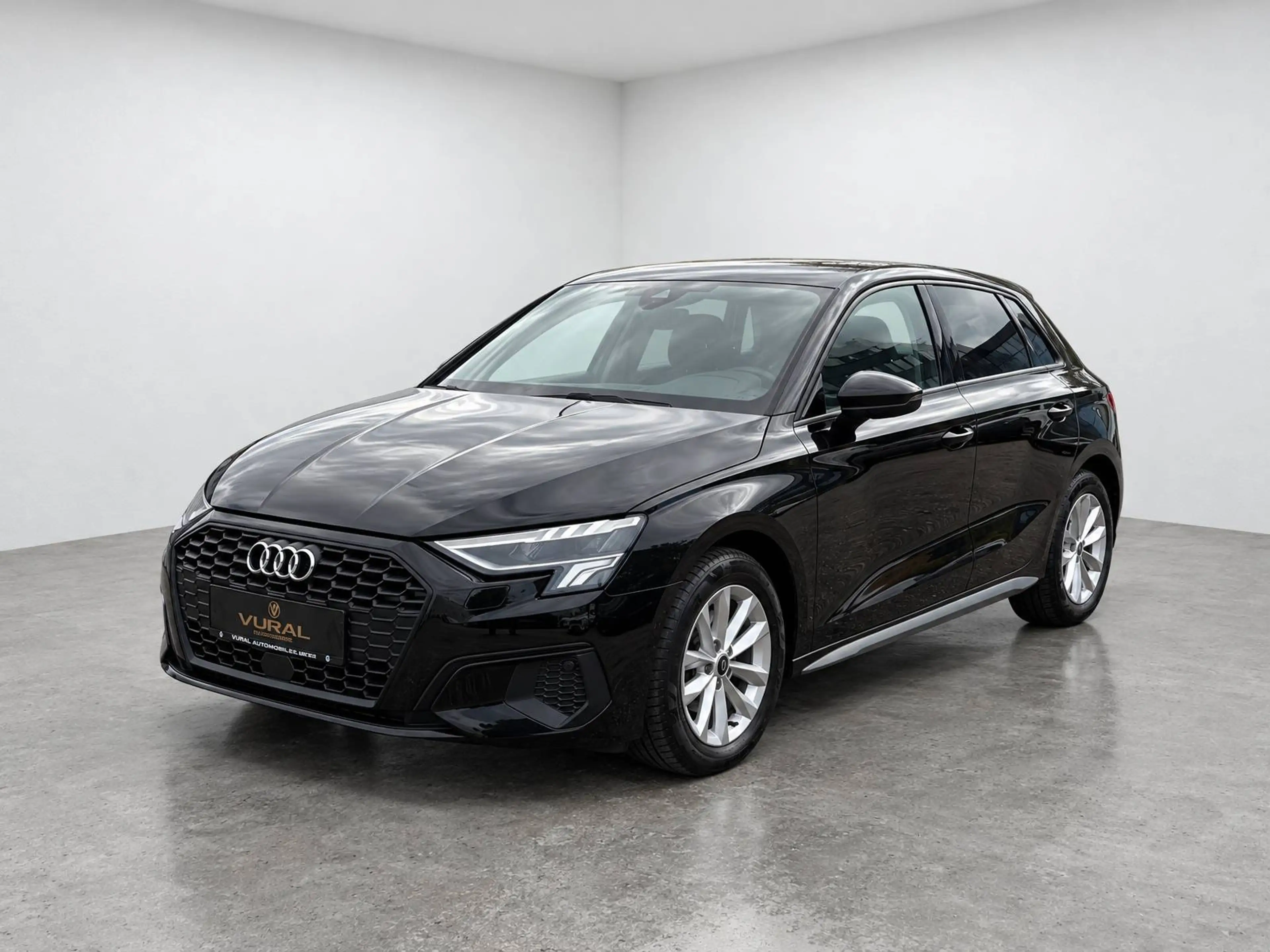 Audi A3 35 TDI S-tronic | Matrix LED | NAVI | ACC | 1.Besitzer | — photo 3