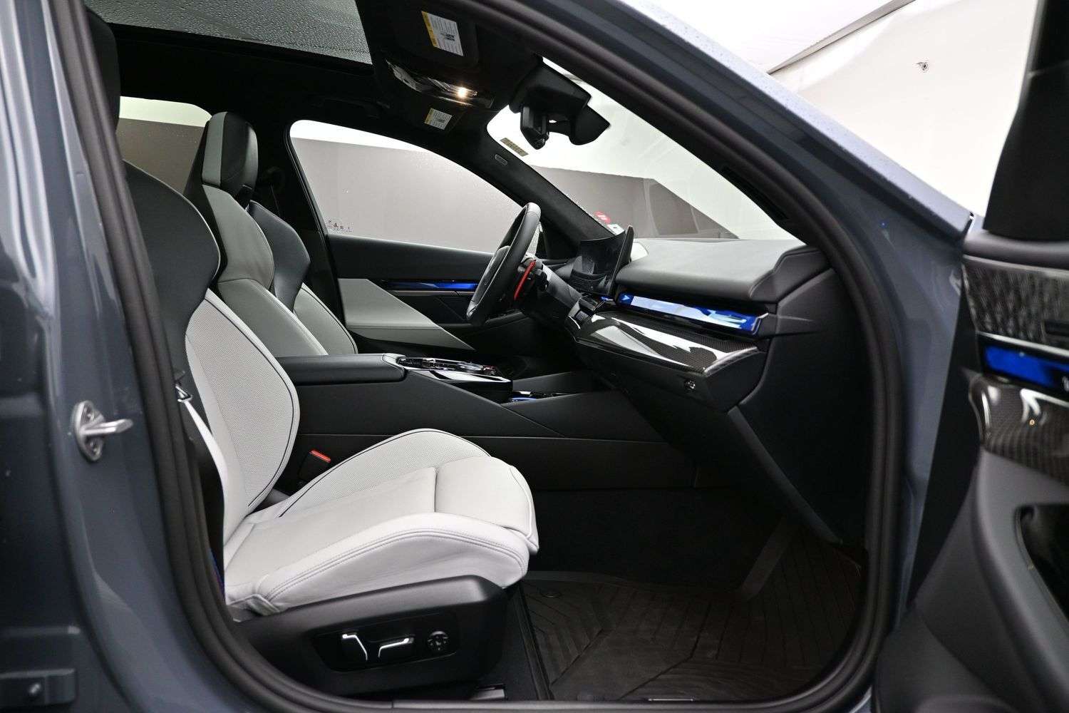 2025 BMW M5 TOURING ADVANCED DRIVER ASSISTANCE, PANORAMIC ROOF thumb 39