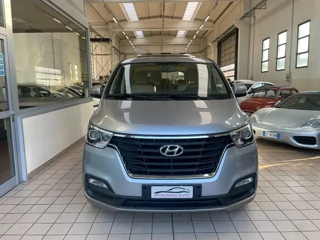 Hyundai H-1 Starex Grand Starex
