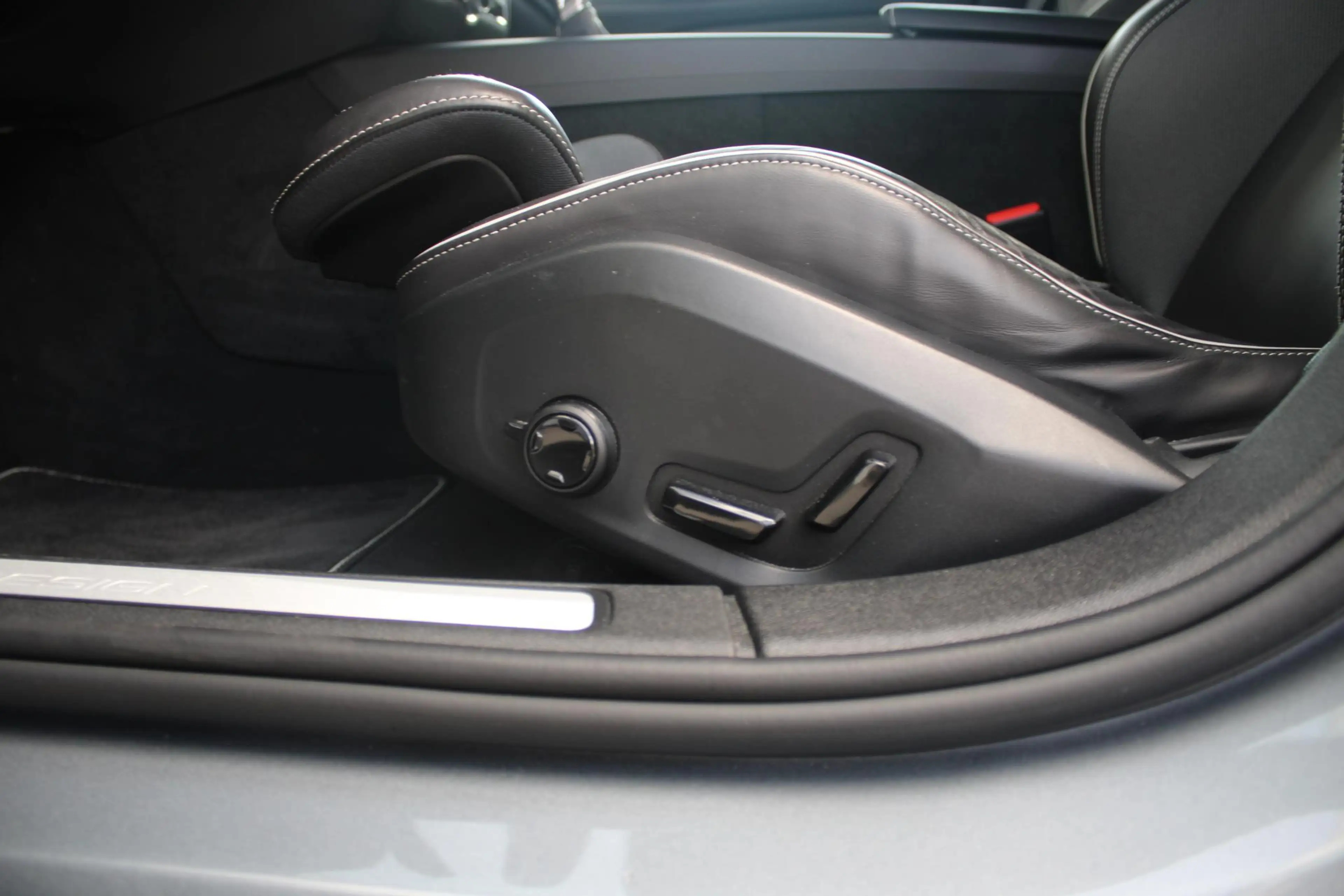 Volvo S60 T5 Intro Edition | Adaptive Cruise Control | BLIS — photo 10