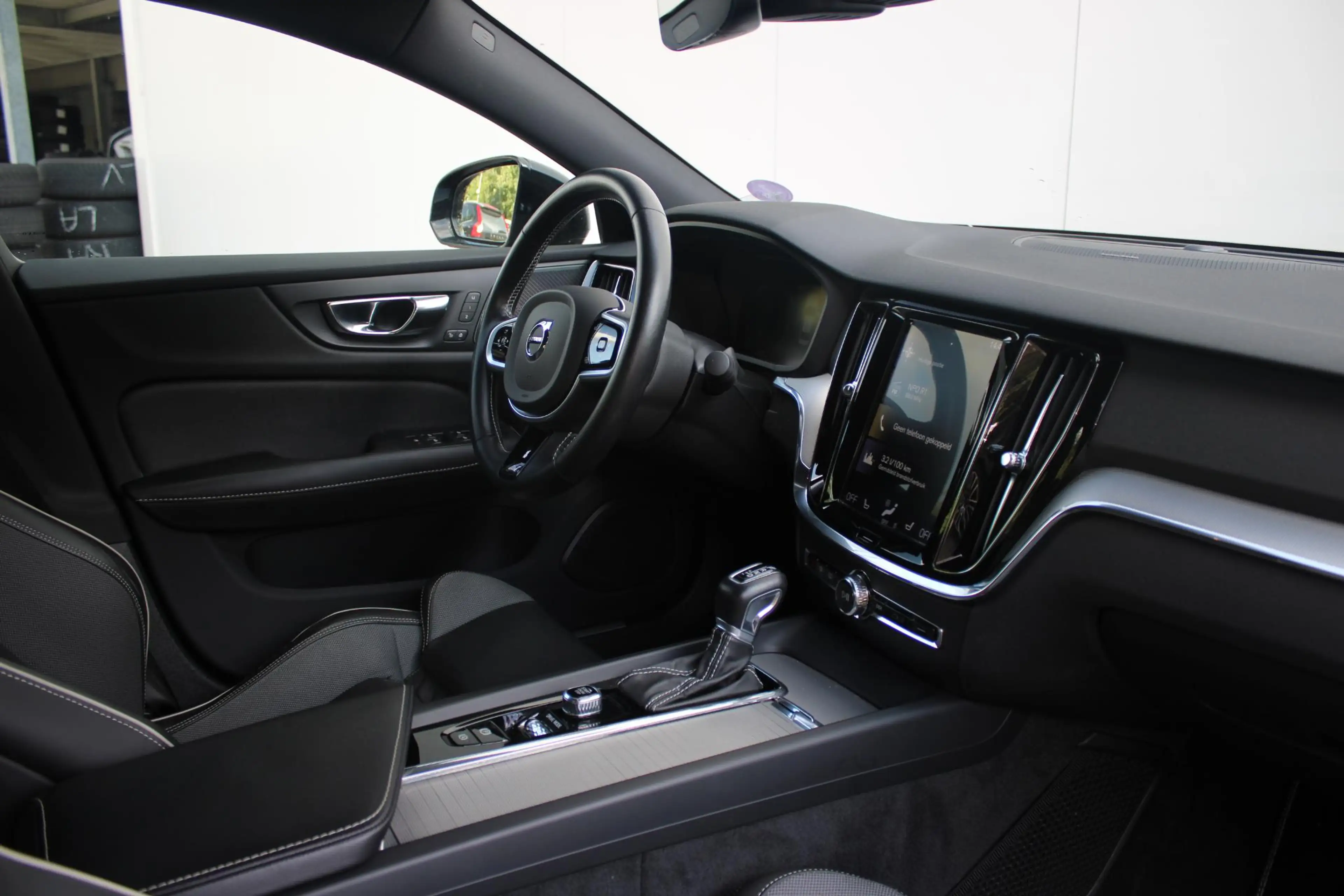 Volvo S60 T5 Intro Edition | Adaptive Cruise Control | BLIS — photo 4